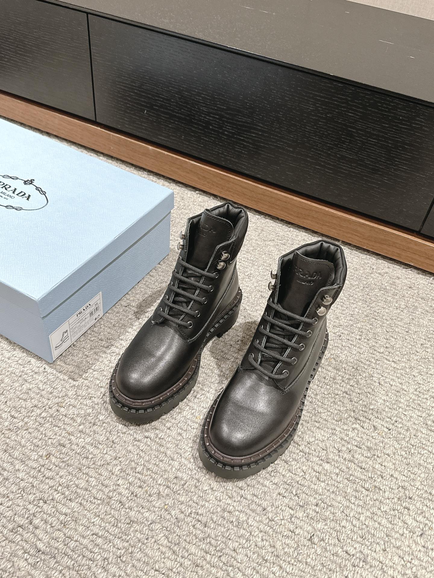 PRADA 马丁靴 牛皮 厚底 系带 短靴