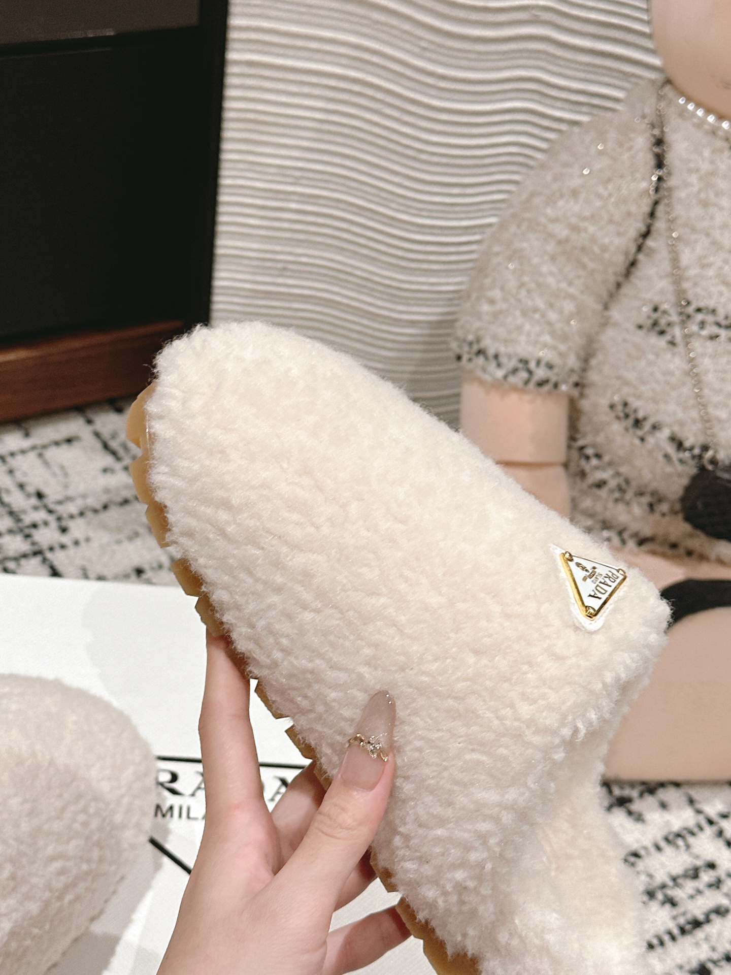 Prada 专柜款经典鞋履 8