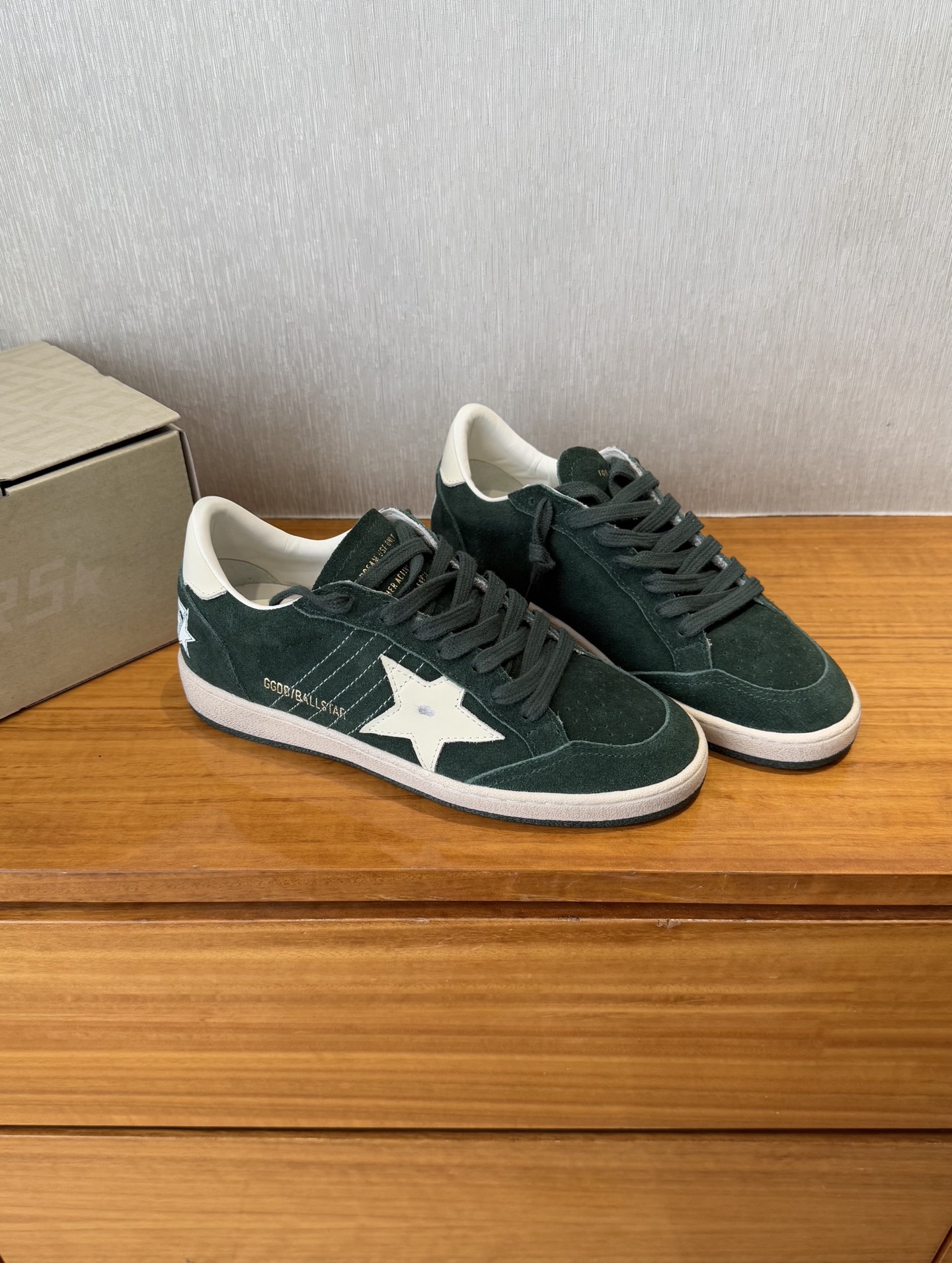 Zapatos pequeños sucios GGDB de alta calidad 2025 último color 🆕 ¡El verde fortuna de piel de ciervo ggdb-Ballstar es …