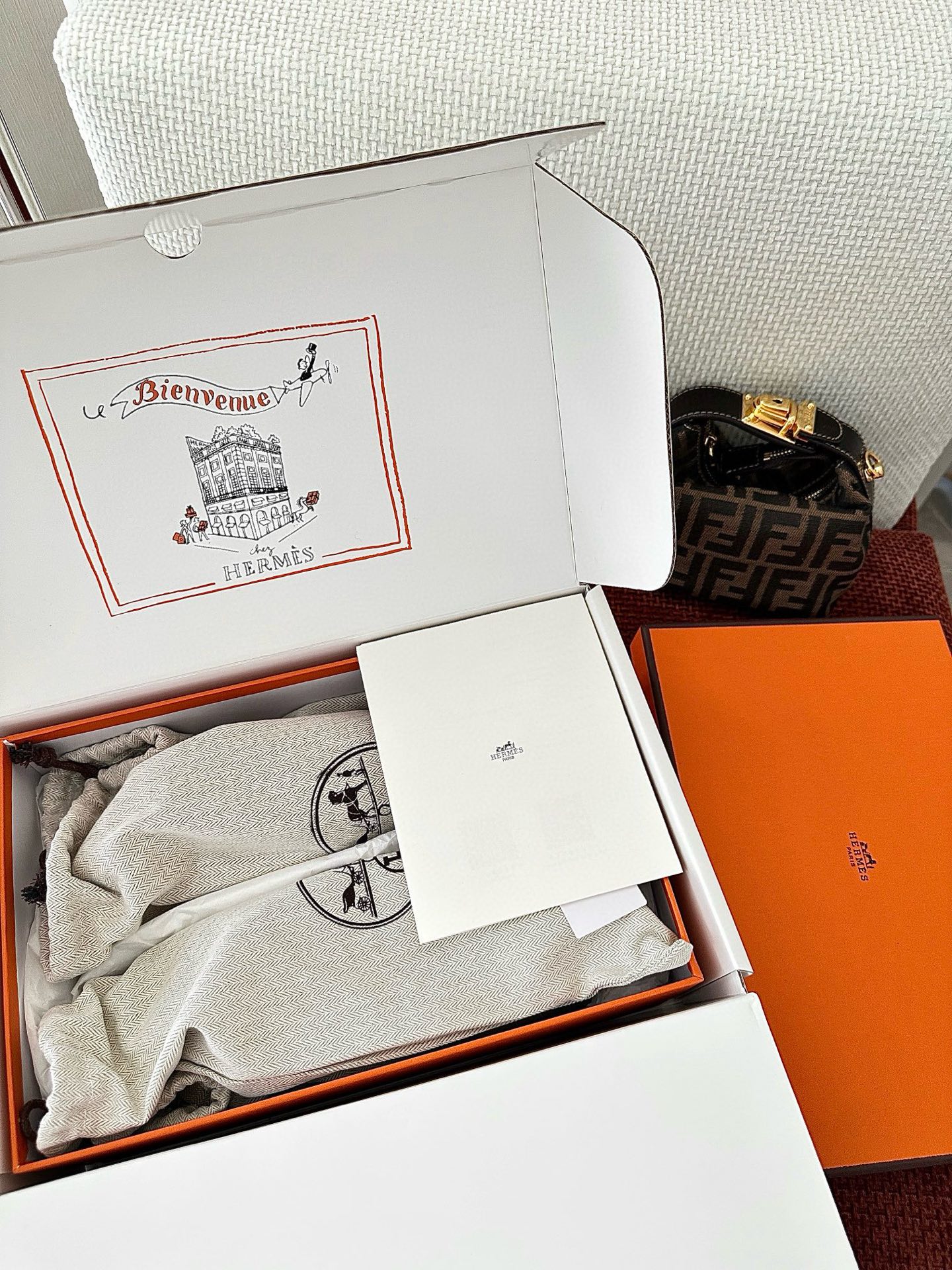 NO:263655,The latest overseas simultaneous and consistent packaging. There are all genuine products that match them, so that every detail is done in place, loafers, loafers19860909最新海外同步一致包装 正品有的配套都有,把每个细节都做到位,乐福鞋,loafers,Women's Shoes