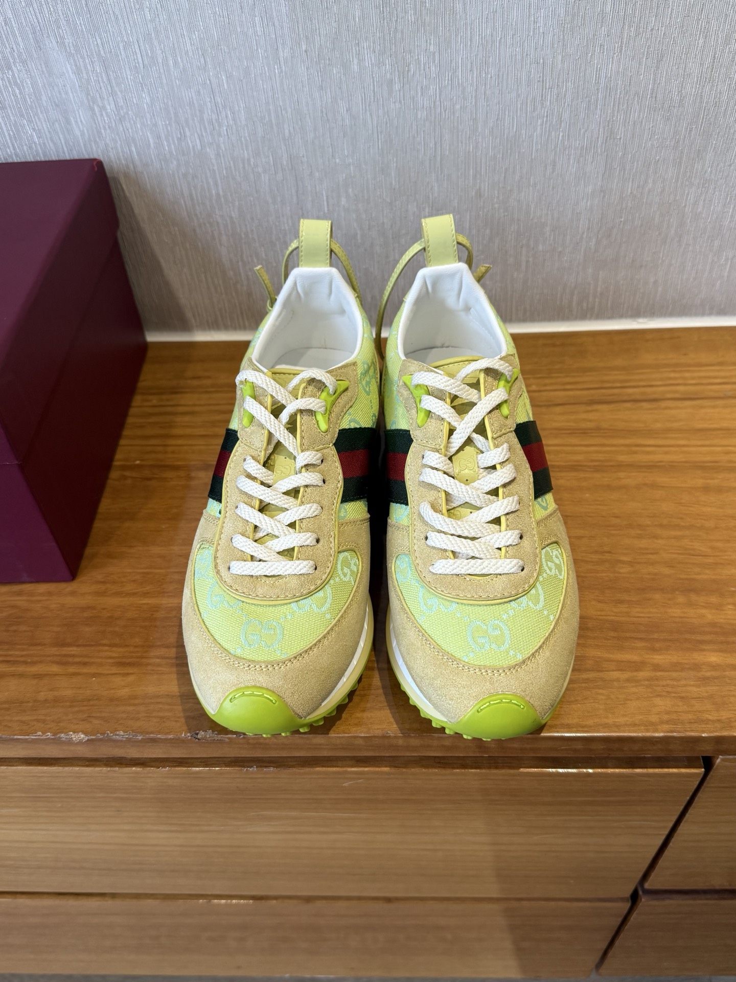 NO:404616,Top quality Gucci Re-Motion series retro sneakers Gucci sneakers family adds new members. Full of details, highlighting retro sports sentiment, and the details of the ankle straps add a playful feeling for little girls, adding 4 cm to meet their outfit needs!  Ankle strap adjustable, removable, fabric top layer cowhide + double G fabric, custom-made original breathable net, original sole 1:1 open mold Tpu outsole size 35-41 (40 41 custom made without return), casual shoes/sports shoes, gucci, sneakers, cowhide19860909顶级品质 Gucci Re-Motion 系列复古运动鞋 Gucci运动鞋家族再添新成员 细节满满,彰显复古运动情怀,踝带细节增添小女生俏皮感,内增4公分,满足穿搭需求！ 踝部带子可调节 可拆卸 面料头层牛皮+双G布 内里定制原版透气网里 鞋底原版1:1开模Tpu大底 size 35-41（40 41订做不退换）,休闲鞋/运动鞋,gucci,sneakers,cowhide,Women's Shoes