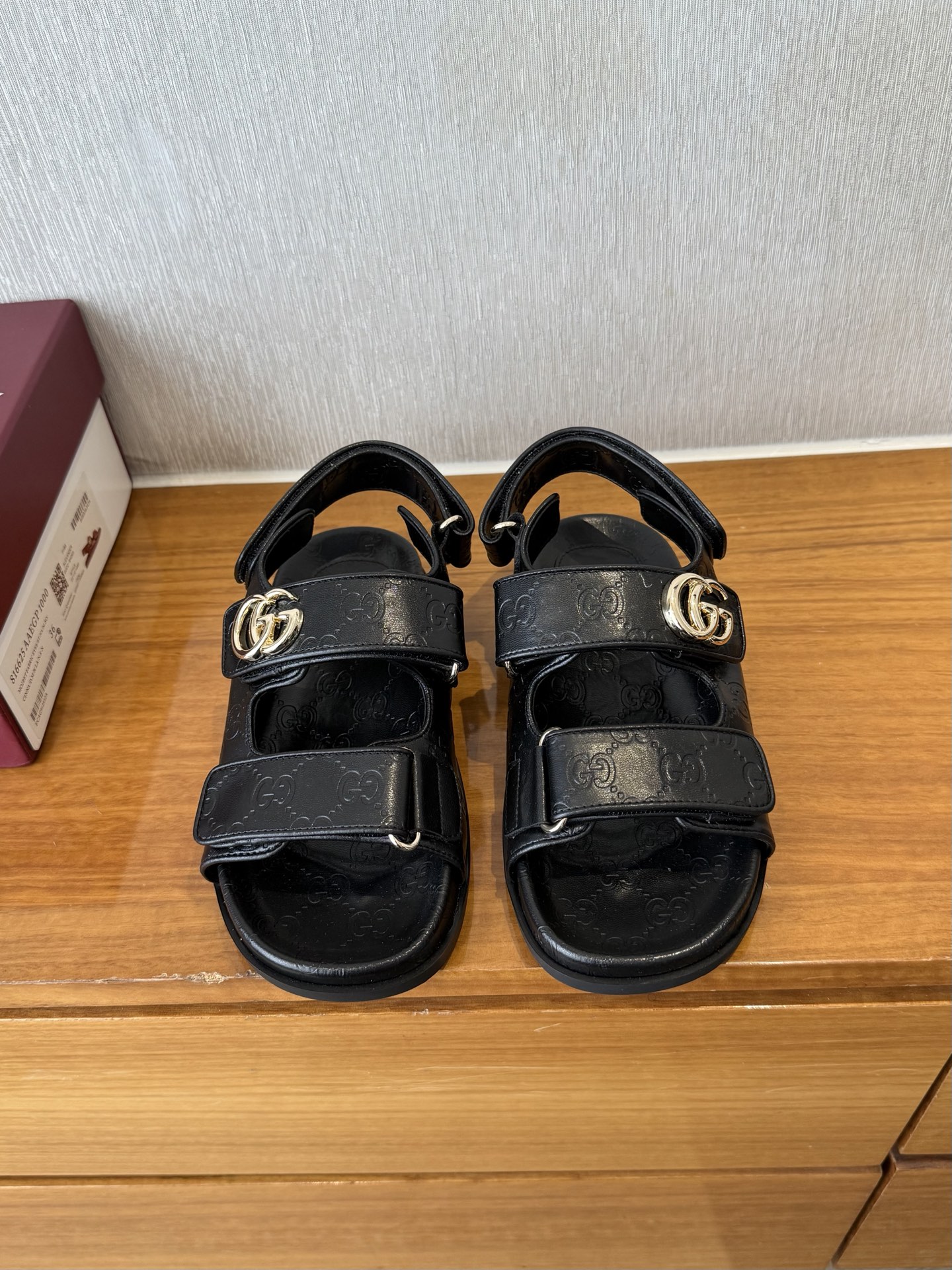 NO:404579,Top quality gucci ss25 new arrival~ G home presbyterian slippers are classic and beautiful, easily integrated into daily outfits!  Simple and easy to wear, summer essential items Top 35-41, sandals, gucci, gucci, sandals, slippers19860909顶级品质 gucci ss25 new arrival～ G家老花拖鞋经典好看,轻松融入日常的穿搭！ 简约好穿,夏日必备单品 顶级35-41,凉鞋,gucci,gucci,sandals,slippers,Women's Shoes