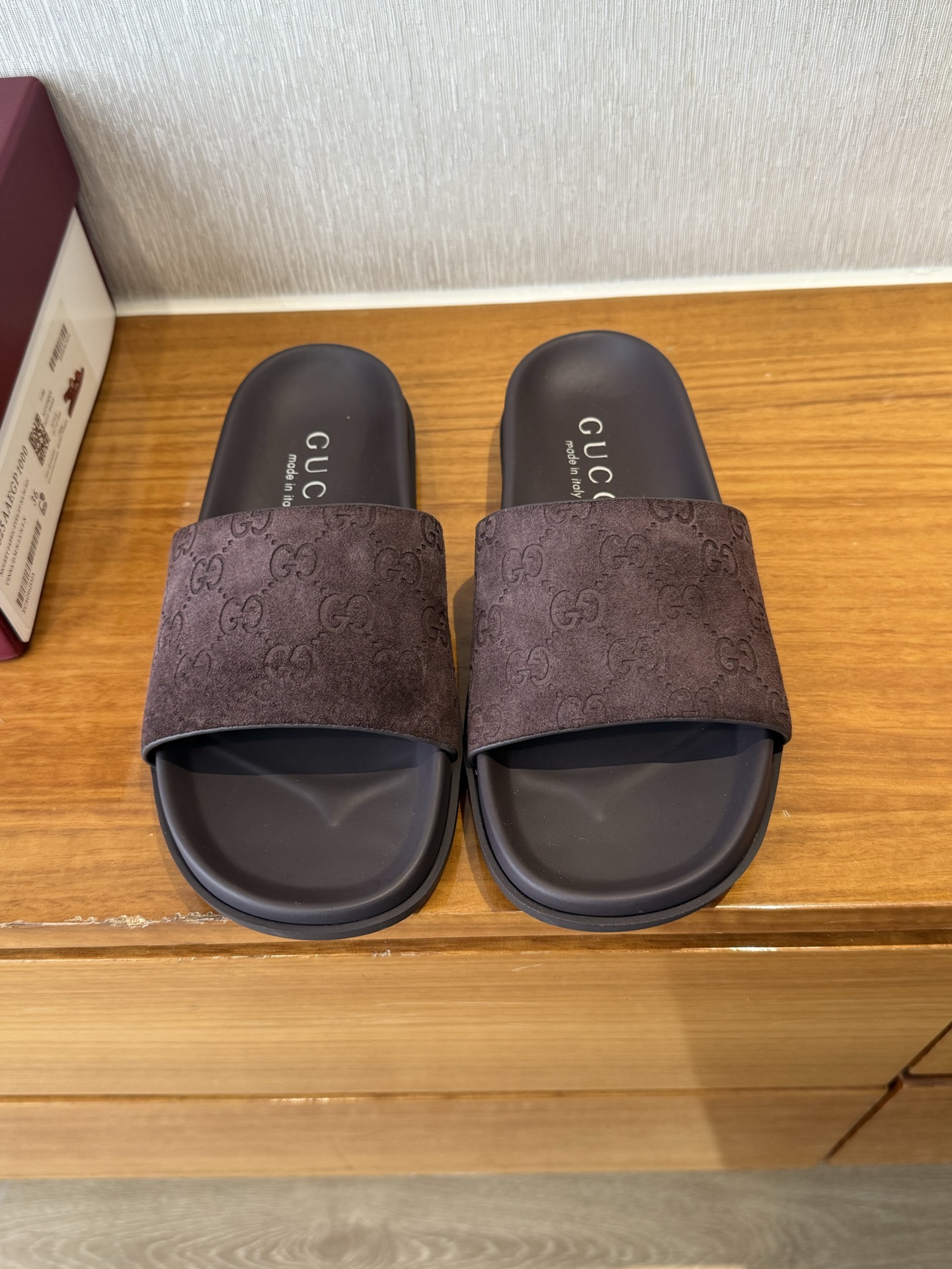 NO:404569,Top quality gucci ss25 new arrival~ G home presbyterian slippers are classic and beautiful, easily integrated into daily outfits!  Simple and easy to wear, must-have items for summer Top 35-41, slippers, gucci, gucci, slippers19860909顶级品质 gucci ss25 new arrival～ G家老花拖鞋经典好看,轻松融入日常的穿搭！ 简约好穿,夏日必备单品 顶级35-41,拖鞋,gucci,gucci,slippers,Women's Shoes