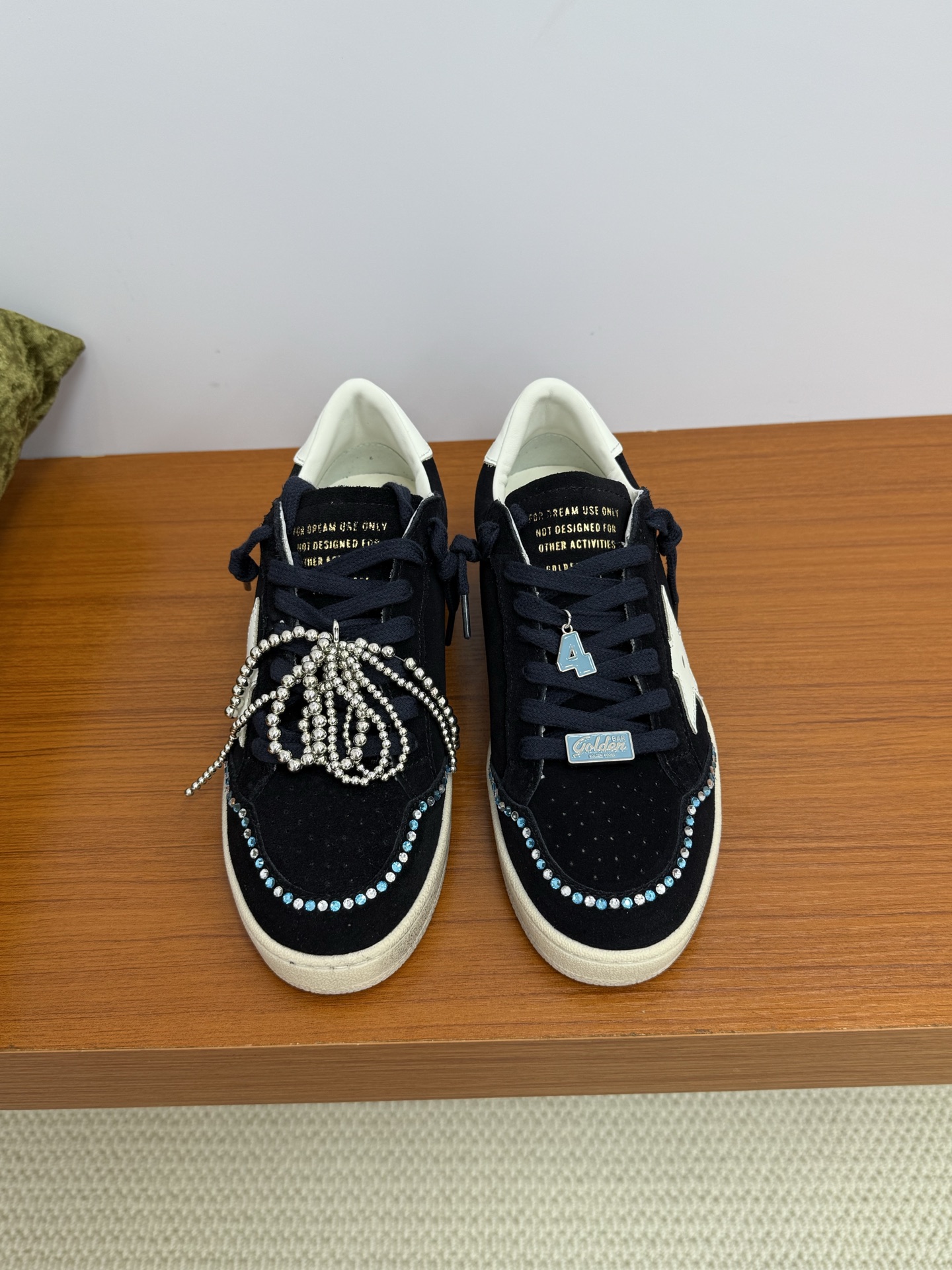 NO:413942,Top quality GGDB small dirty shoes 2025 latest color matching ggdb-Ball Star blue and white stars, a high-end color matching + plus shining rhinestones and bead chain decoration is so beautiful. Small dirty shoes that can be worn all year round, a must-have item for everyone. Original last, classic and fashionable~ It’s really good to wear!  Size: 35-40, casual shoes/sports shoes, sneakers19860909顶级品质 GGDB小脏鞋2025最新配色 ggdb-Ball Star蓝配白星,好高级的配色+ 加上闪耀的水钻及珠链装饰也太好看了吧 一年四季都可以穿搭的小脏鞋,人手必备单品 原版楦型,经典好穿又时髦～真的hin好看呀！ Size: 35-40,休闲鞋/运动鞋,sneakers,Women's Shoes