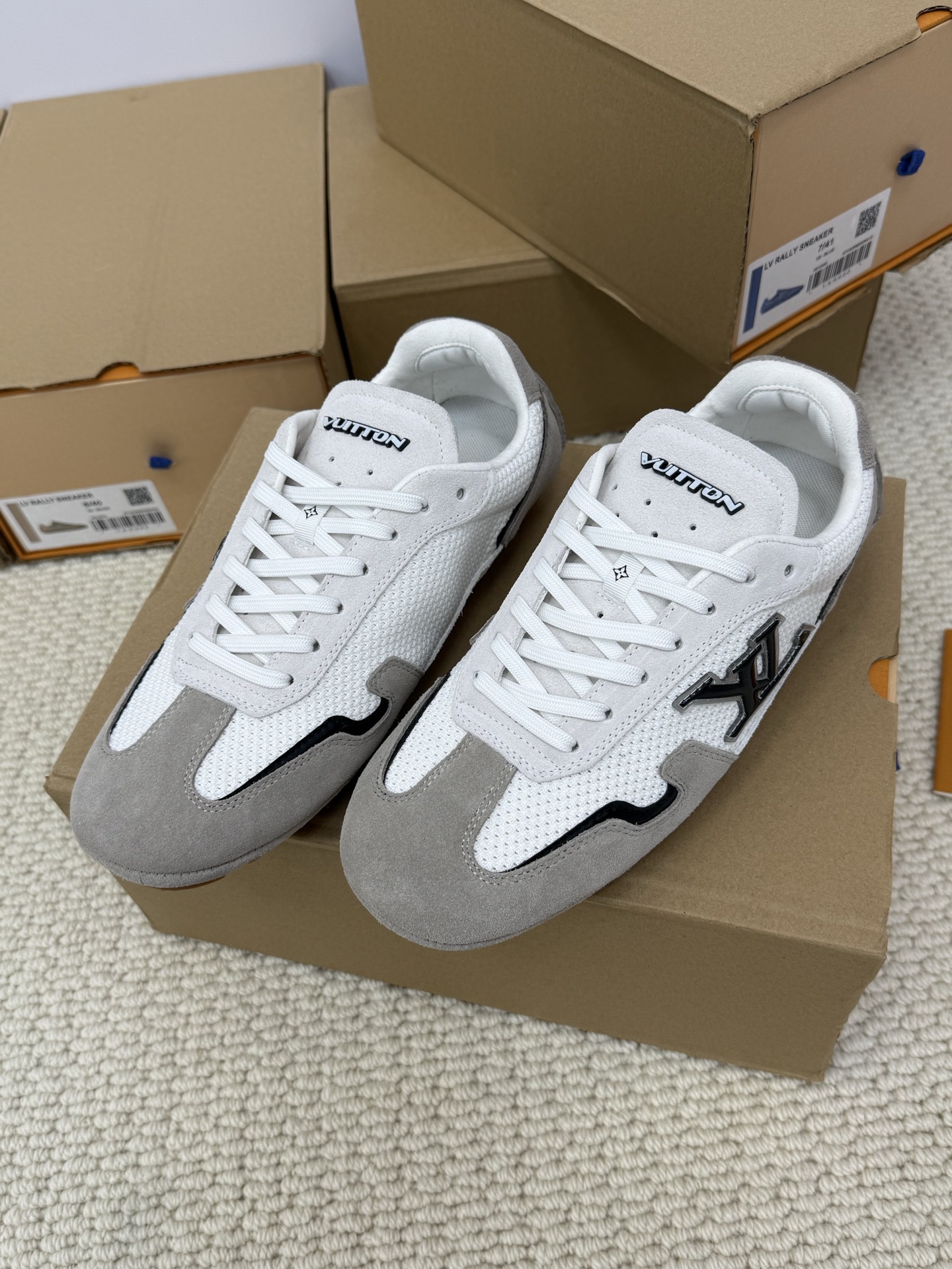 NO:413665,Top quality louis vuitton ss25 new arrival ～ LV-OOTD｜Summer Ocean Heart SK8 series new products Ljia 2025 latest Rally training shoes/sports shoes/couple models The upper is made of cowhide leather and mesh splicing design, side LV letters The tongue Vuitton logo and the rear plastic logo are embellished, matched with rubber pad outsole, the overall shape is very generous and neat, casual and lazy without losing the sense of luxury ~ Comfortable and easy to wear Classic and versatile and not picky fabric: cow reverse velvet splicing mesh inner lining: Customized breathable mesh sole: original rubber outsole Thickness: 2CM Inner height Size: 35-45 First out men's size and women's size are subsequently launched, casual shoes/sports shoes, louis vuitton, louis  vuitton, louis vuitton,sneakers,cowhide19860909顶级品质 louis vuitton ss25 new arrival～ LV-OOTD｜夏季海洋之心SK8系列新品 L家2025最新Rally德训鞋/运动鞋/情侣款 鞋面采用牛皮革和网料拼接设计,侧面LV字母 鞋舌Vuitton标志以及尾部塑胶处logo饰以点缀,搭配橡胶垫外底,整体造型非常的大方利落,随性慵懒又不失高级感～舒适好穿 经典百搭不挑人 面料: 牛反绒拼接网料 内里: 定制透气网里 鞋底: 原版橡胶大底 底厚: 2CM 内增高 Size: 35-45 先出男码、女码后续推出,休闲鞋/运动鞋,louis vuitton,louis vuitton,louis vuitton,sneakers,cowhide,Women's Shoes