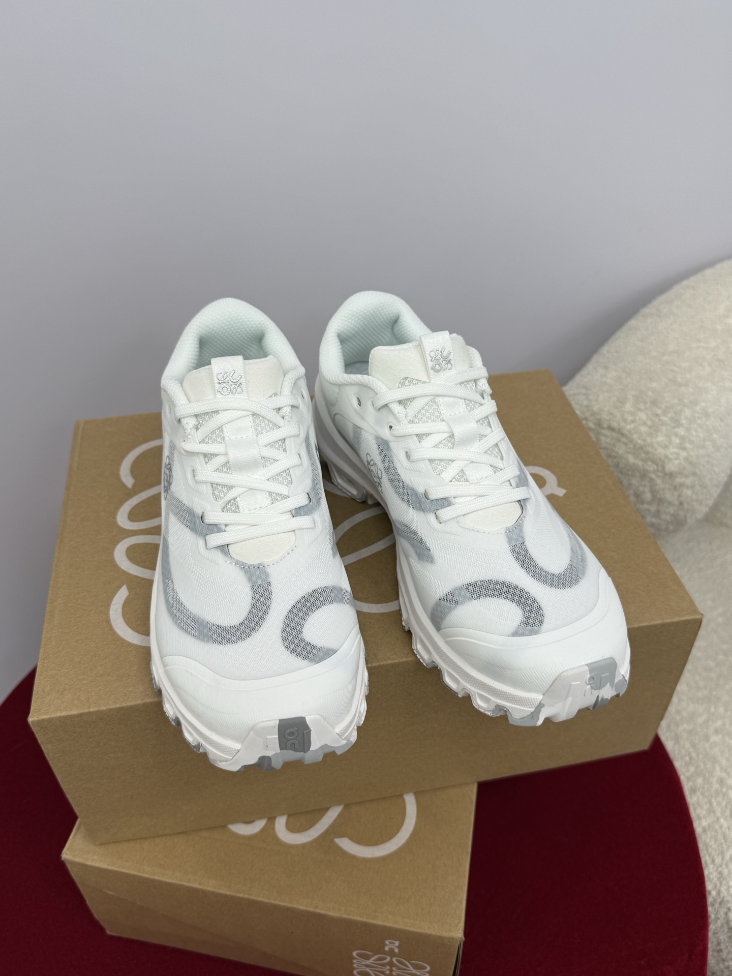 NO:494609,Top quality LOEWE x On Aopa series new sports shoes The Loewe X on Aopa joint model is really popular~ The shoes are super light and breathable, so easy to wear, and full of comfort. Whether it is City Walk or Sports, you can easily control it!  Couple size Size Female 35-40 Male 39-45 Pink only for women Size Other colors are couple sizes, casual shoes/sports shoes, loewe, loewe, sneakers19860909顶级品质 LOEWE x On 昂跑系列运动鞋新品 罗意威 X on昂跑联名款真的太火爆了～ 鞋子超级轻便透气,太好穿了 舒适度满分 不管是City Walk还是运动 健身都可轻松驾驭！ 情侣码Size女35-40 男39-45 粉色只做女码 其它颜色为情侣码,休闲鞋/运动鞋,loewe,loewe,sneakers,Women's Shoes