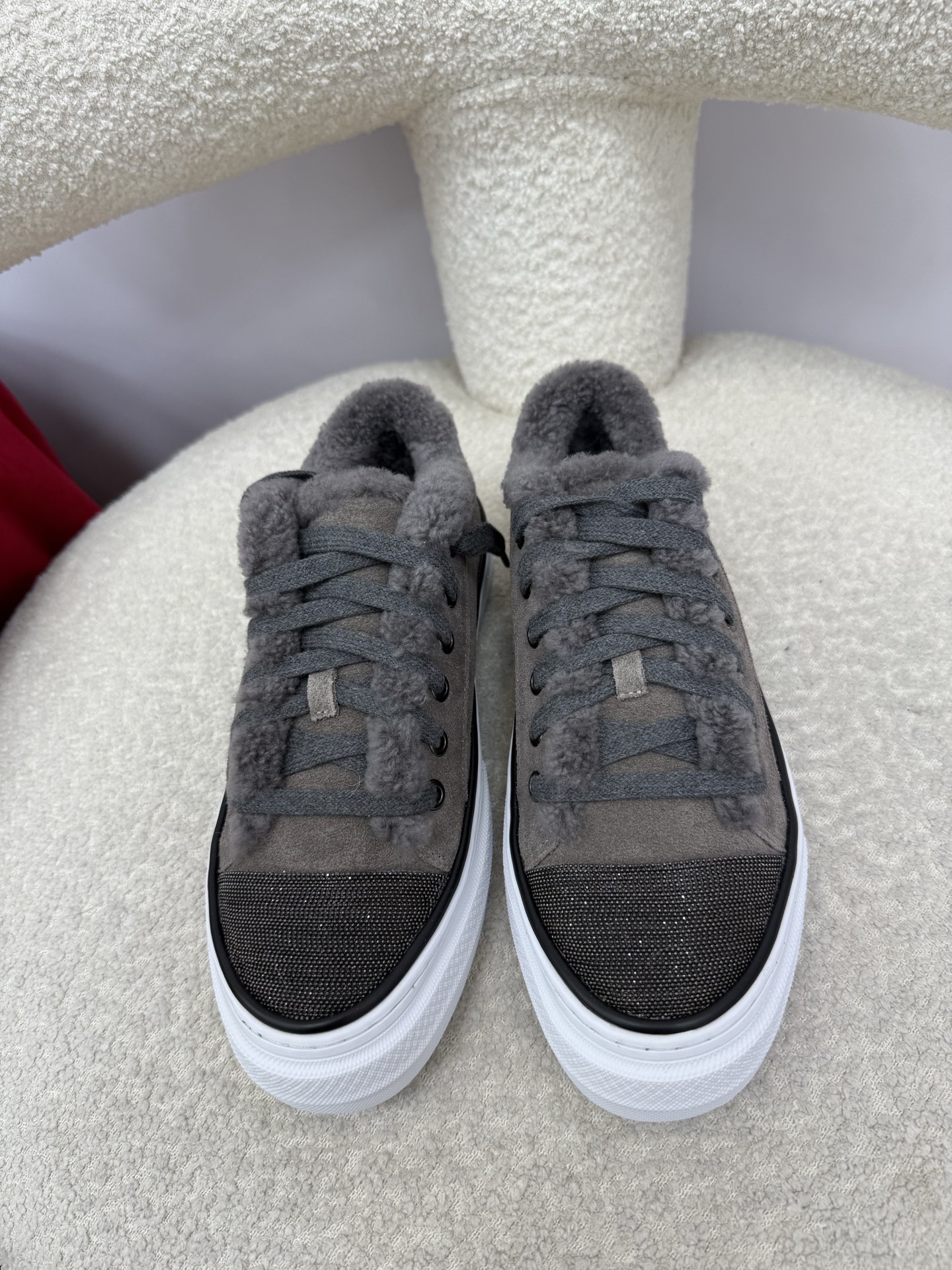 Brunello Cucinelli chaussures en shearling, velours côtelé haute brillance, décoration chaîne perles BC, laine intérieure et extérieure pour la chaleur, indispensable pour l'hiver
