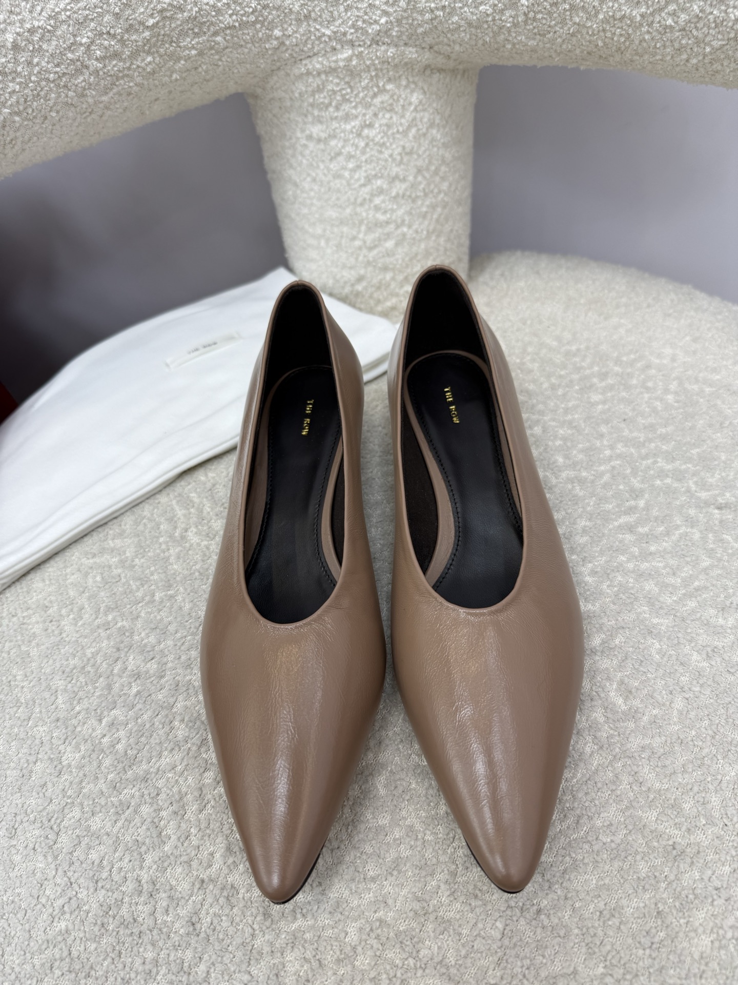 The Row 25SS Printemps-Été Nouvelle Collection Ballerines Doublure en Laine Semelle en Cuir de Vachette Brossé et Patiné