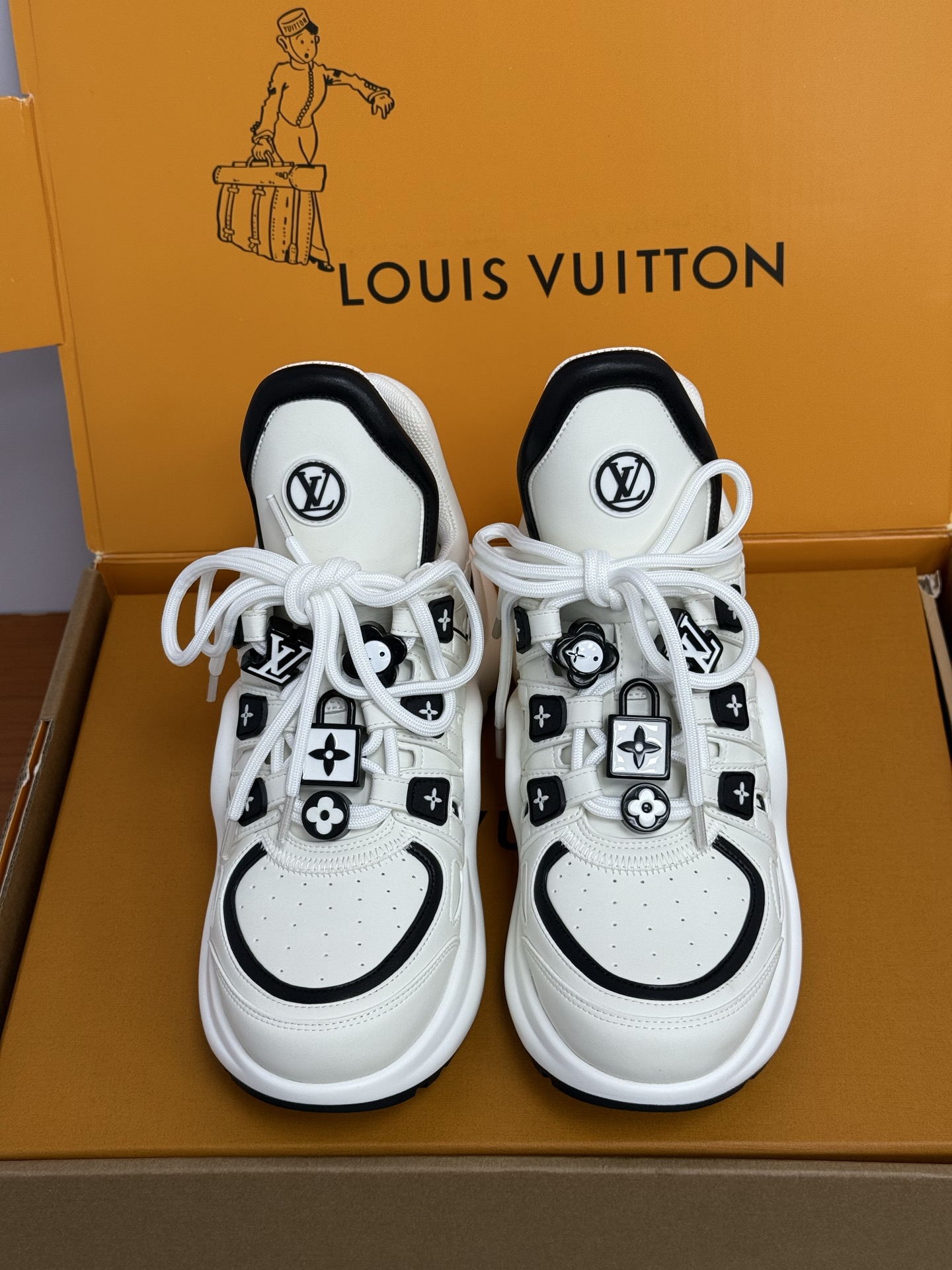 NO:494339,Purchase version Lv. Thick-soled dad shoes series Classic color matching + new color matching ~ [Produced by major manufacturers] Original purchase purchasing level Top quality size35-41, dad shoes, louis vuitton19860909代购版本 Lv.厚底老爹鞋系列 经典配色+新配色～ [大厂出品]原版购入代购级别 顶级精品size35-41,老爹鞋,louis vuitton,Women's Shoes