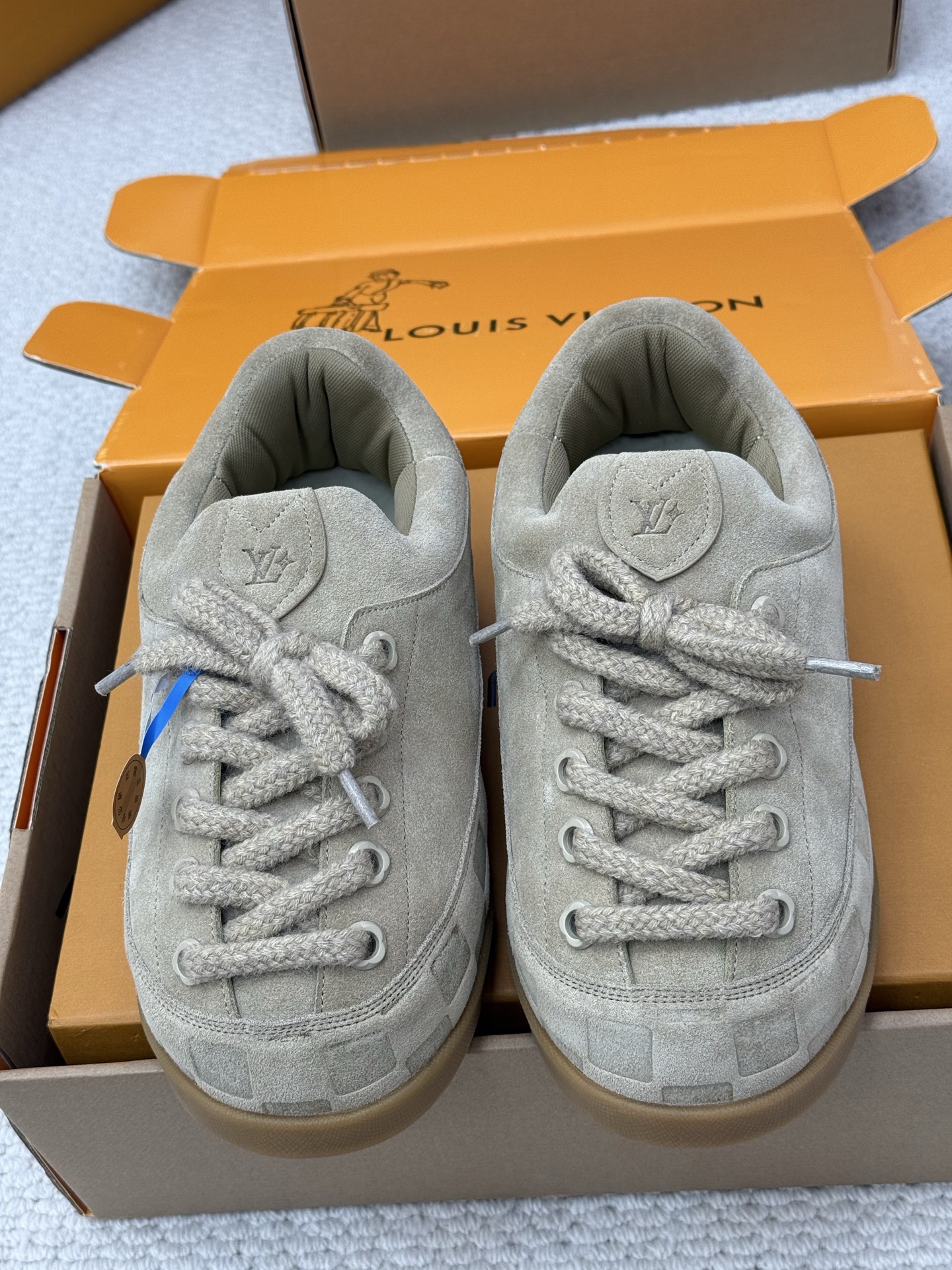 NO:494268,Top quality louis vuotton fw25 new arrival ~ | Autumn and winter series｜New fat ding sneakers Lv.YETI chubby looking ugly and super cute Bear paw soles are also very cute and have a 5cm height inside. Great, the feet feel invincible and comfortable~ It looks thin and the legs are very fashionable. Couple size women 35-42 (41 42 custom-made no return or exchange) men 38-46 (45 46 custom-made no return or exchange), casual shoes/sports, louis vuitton, louis vuitton, sneakers19860909顶级品质 louis vuotton fw25 new arrival～ | 秋冬系列｜新款胖丁运动鞋 Lv.YETI 胖嘟嘟哒 样子丑荫超级可爱 熊掌鞋底也是很可爱内增高5cm 太赞了 脚感无敌舒适～穿上超显腿细～时髦度极高 情侣size 女35-42（41 42订做不退换） 男38-46（45 46订做不退换）,休闲鞋/运动鞋,louis vuitton,louis vuitton,sneakers,Women's Shoes