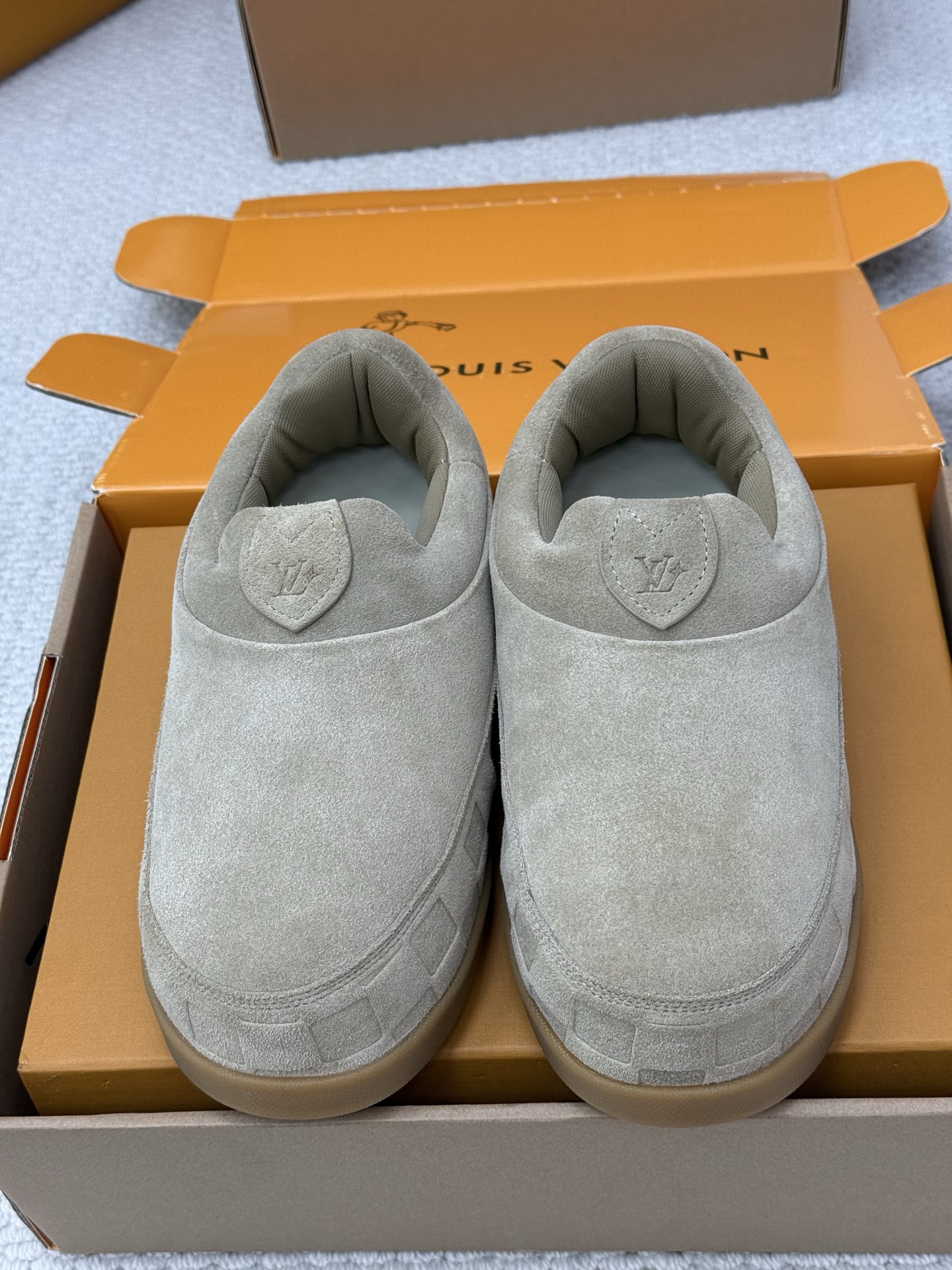 NO:494297,Top quality louis vuotton fw25 new arrival ~ | Autumn and winter series｜New fat ding sneakers Lv.YETI chubby looking ugly and super cute Bear paw soles are also very cute and have a 5cm height inside. Great, the feet feel invincible and comfortable~ It looks thin and the legs are very fashionable. Couple size women 35-42 (41 42 custom-made no return or exchange) men 38-46 (45 46 custom-made no return or exchange), casual shoes/sports, louis vuitton, louis vuitton, sneakers19860909顶级品质 louis vuotton fw25 new arrival～ | 秋冬系列｜新款胖丁运动鞋 Lv.YETI 胖嘟嘟哒 样子丑荫超级可爱 熊掌鞋底也是很可爱内增高5cm 太赞了 脚感无敌舒适～穿上超显腿细～时髦度极高 情侣size 女35-42（41 42订做不退换） 男38-46（45 46订做不退换）,休闲鞋/运动鞋,louis vuitton,louis vuitton,sneakers,Women's Shoes