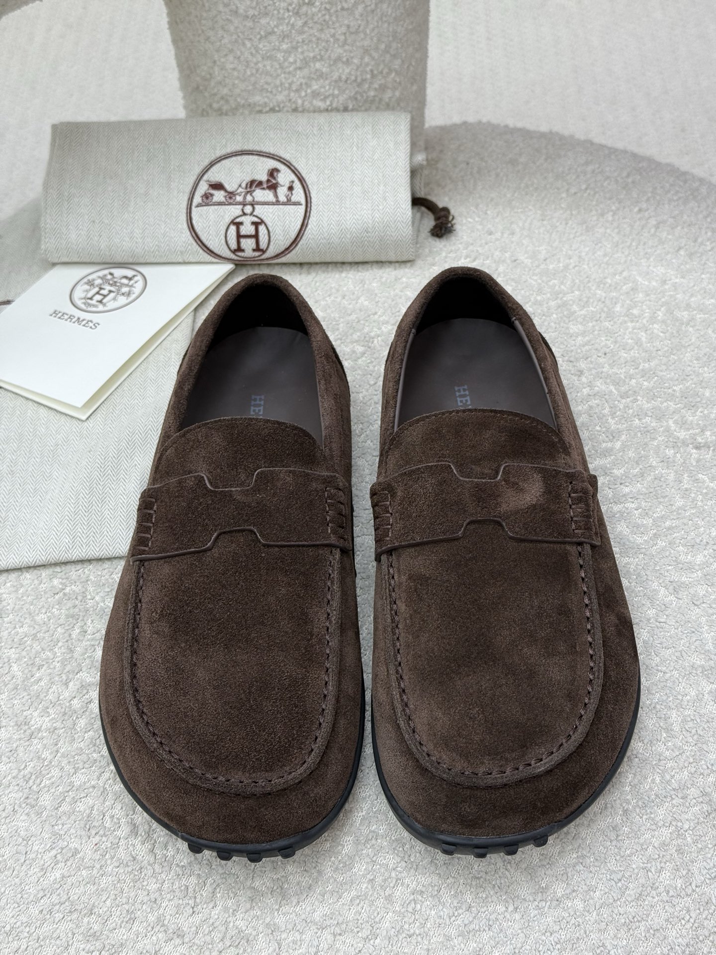 NO:494234,Top quality Hermes fw25 new arrival~ Hermes early autumn new loafers are the main ones that are comfortable and easy to wear and easy to match. Lazy and casual. The upper is made of A-grade leather material, water-dyed cowhide lining. Original open mold-proof rubber sole. Size: 35-40, loafers, hermes, hermes, loafers, cowhide19860909顶级品质 Hermes fw25 new arrival～ 爱玛仕早秋新品一脚蹬乐福鞋 主打一个穿着舒适方便好搭配 慵懒随性 鞋面A级麍皮材质 水染牛皮里衬 原版开模防滑橡胶鞋底 Size:35-40,乐福鞋,hermes,hermes,loafers,cowhide,Women's Shoes
