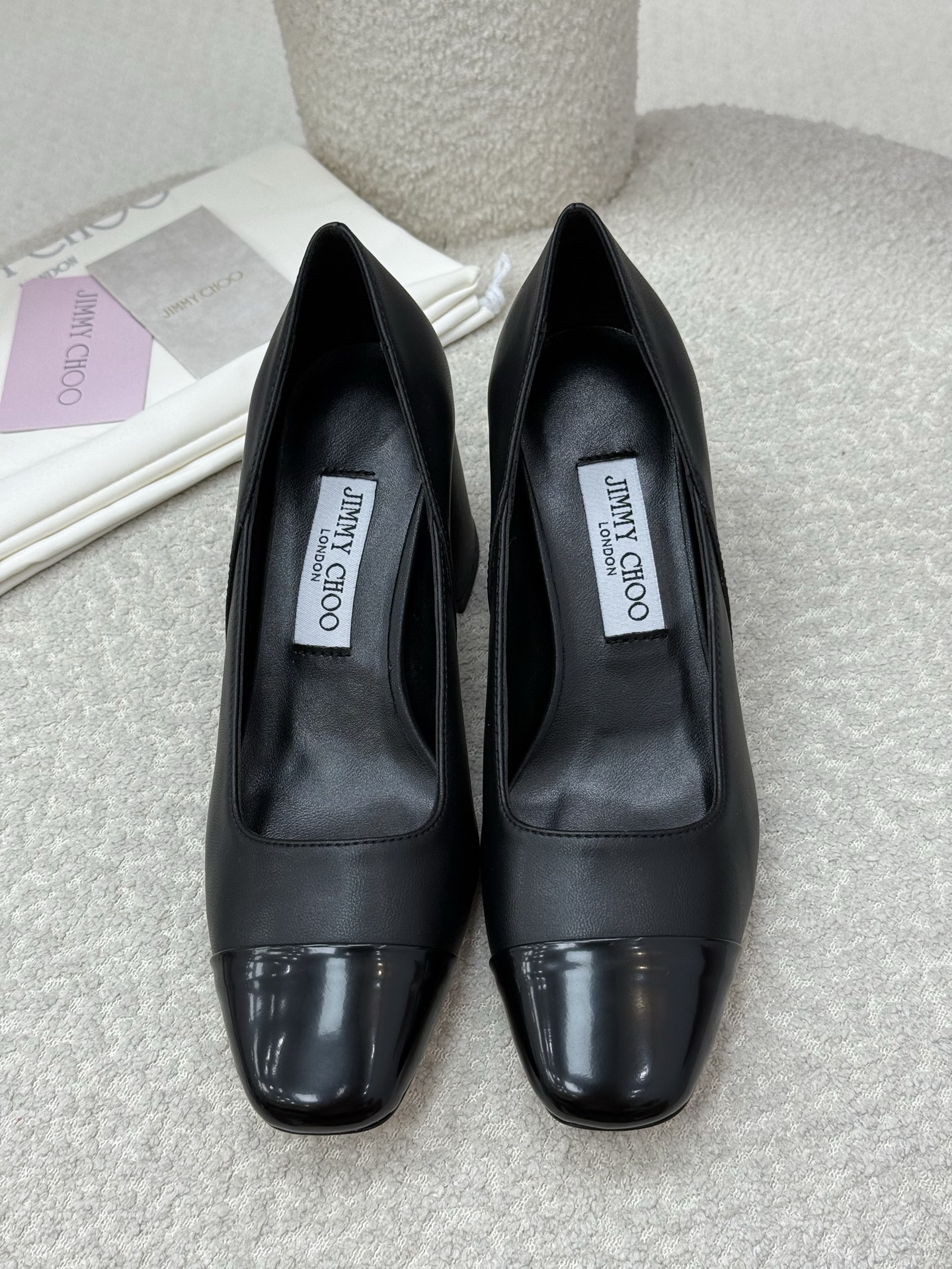 NO:488013,Top quality jimmychoo ss25 new arrival~ Jimmy Week｜New high heels in early autumn JC This square-toe high heels is really beautiful~ It has both sexy and upright ~ It shows high-end and elegant temperament Imported calf patent leather inner foot pad lambskin imported from Italy Imported leather outsole Heel height 6.5cm Size35-39 (40 custom made without return and exchange), high heels single shoes, jimmy choo, jimmy choo, high heels, sheepskin, Leather soles19860909顶级品质 jimmychoo ss25 new arrival～ 吉米周｜早秋新款高跟鞋 JC这款方头高跟鞋真的太美了～ 兼具性感与脚翘～尽显高级优雅气质 面料进口小牛漆皮 内里垫脚小羊皮 意大利进口真皮大底 跟高6.5cm Size35-39（40定制不退换）,高跟鞋单鞋,jimmy choo,jimmy choo,high heels,sheepskin,Leather soles,Women's Shoes