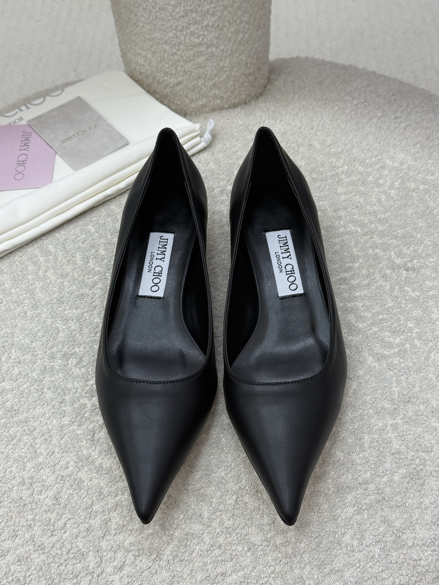 NO:488006,Top quality jimmychoo ss25 new arrival~ Jimmy Week｜New high heels in early autumn JC this pointed-toe high heels is really beautiful~ It has both sexy and upright ~ It shows high-end and elegant temperament Imported calf patent leather inner foot pad lambskin imported from Italy Imported leather outsole Heel height 3.5cm Size35-39 (40 custom made without return and exchange), high heels single shoes, jimmy choo, jimmy choo, high heels, sheepskin, Leather soles19860909顶级品质 jimmychoo ss25 new arrival～ 吉米周｜早秋新款高跟鞋 JC这款尖头高跟鞋真的太美了～ 兼具性感与脚翘～尽显高级优雅气质 面料进口小牛漆皮 内里垫脚小羊皮 意大利进口真皮大底 跟高3.5cm Size35-39（40定制不退换）,高跟鞋单鞋,jimmy choo,jimmy choo,high heels,sheepskin,Leather soles,Women's Shoes