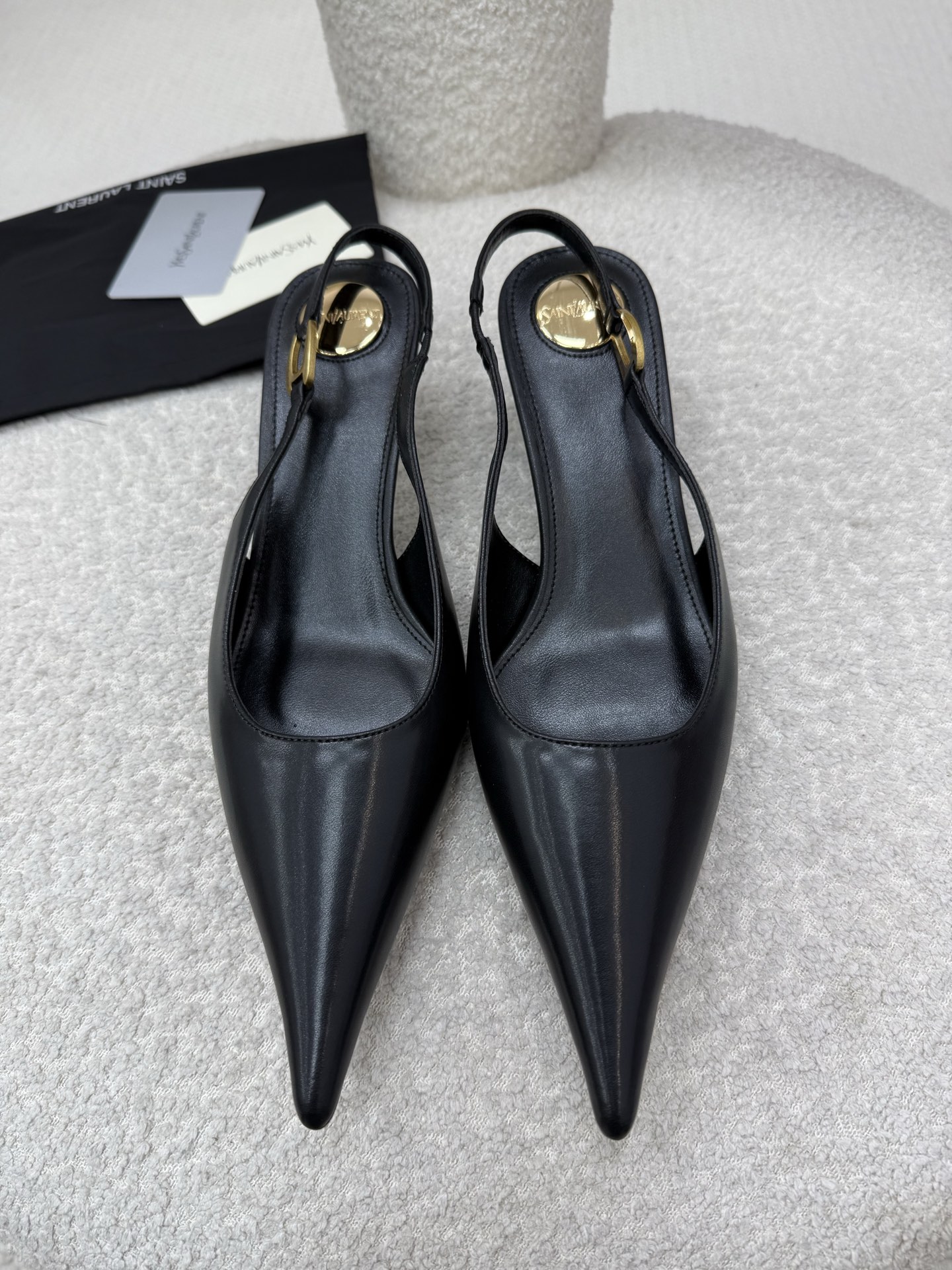 NO:545672,Top quality saint laurent ss25 new arrival ~ Saint Laurent YSL spring and summer series pointed high heels new product This hollow pointed toe shoe is so beautiful, full of high-end feeling Sexy beauty YSL on the feet is super sexy and beautiful to show elegant temperament Cowhide upper // sheepskin lining / footbed imported Italian leather outsole Heel height 5cm Size: 35-39 (40 custom made without return and exchange), high heels sandals, saint laurent, saint laurent, saint laurent, saint laurent, saint laurent, sandals, high heels, cowhide, sheepskin, Leather soles19860909顶级品质 saint laurent ss25 new arrival～ 圣罗兰YSL春夏系列尖头高跟鞋新品 这款后空尖头鞋太好看了吧,高级感满满 性感尤物ysl上脚超级性感绝美尽显优雅气质 牛皮鞋面//羊皮内里/垫脚 意大利进口真皮大底 跟高5cm Size: 35-39（40定制不退换）,高跟鞋凉鞋,saint laurent,saint laurent,saint laurent,sandals,high heels,cowhide,sheepskin,Leather soles,Women's Shoes