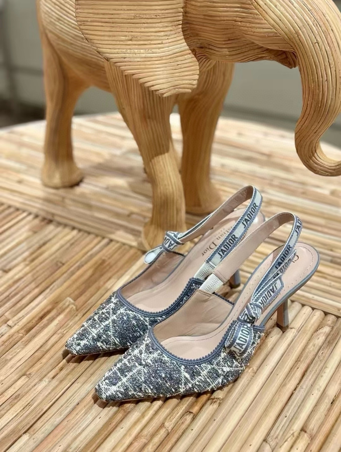 NO:563471,Dior | New products embroidered bow high heels, high heels sandals, dior, sandals, high heels19860909Dior｜新品 刺绣蝴蝶结高跟鞋,高跟鞋凉鞋,dior,sandals,high heels,Women's Shoes