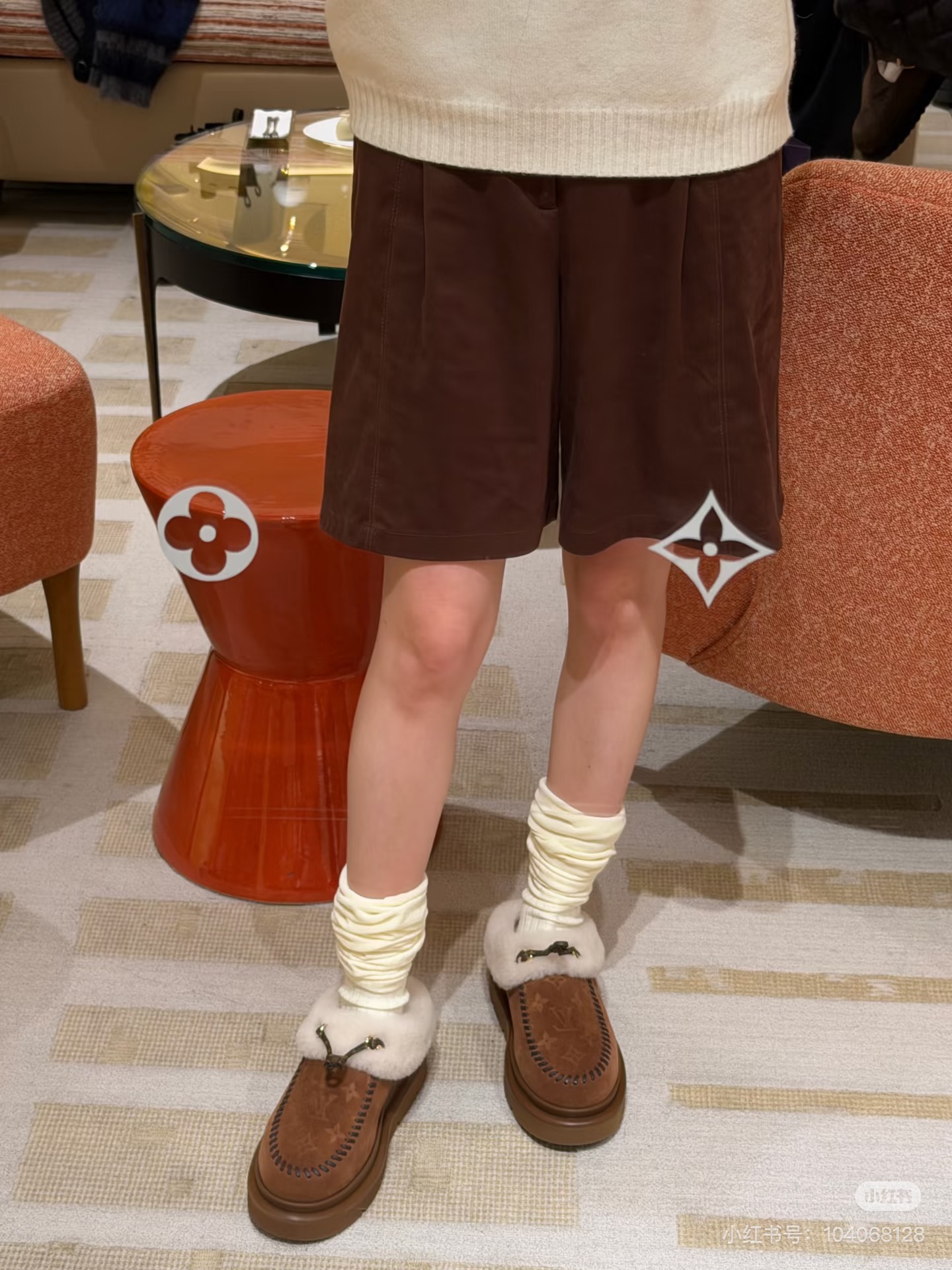 NO:616403,Thick soles ~ increase height and make legs look slimmer, furry shoes are half drag19860909厚厚的鞋底～ 增高又显腿细,毛毛鞋半拖,Women's Shoes