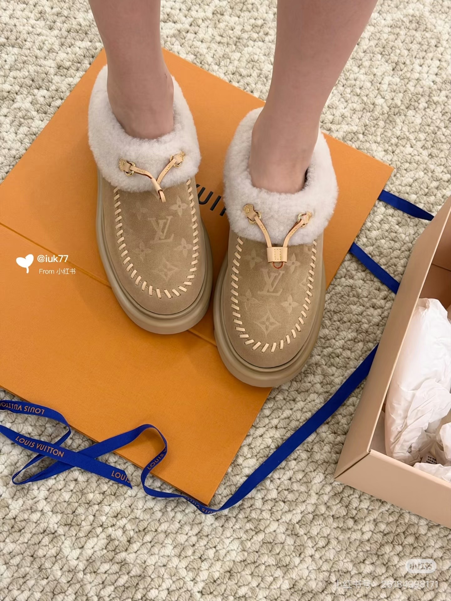 NO:616405,Stylish and western style ~ so warm. Looks great when worn naked or with socks, furry shoes, half slippers, socks19860909时髦洋气～好暖和 裸穿或搭配袜子穿都很好看,毛毛鞋半拖,socks,Women's Shoes