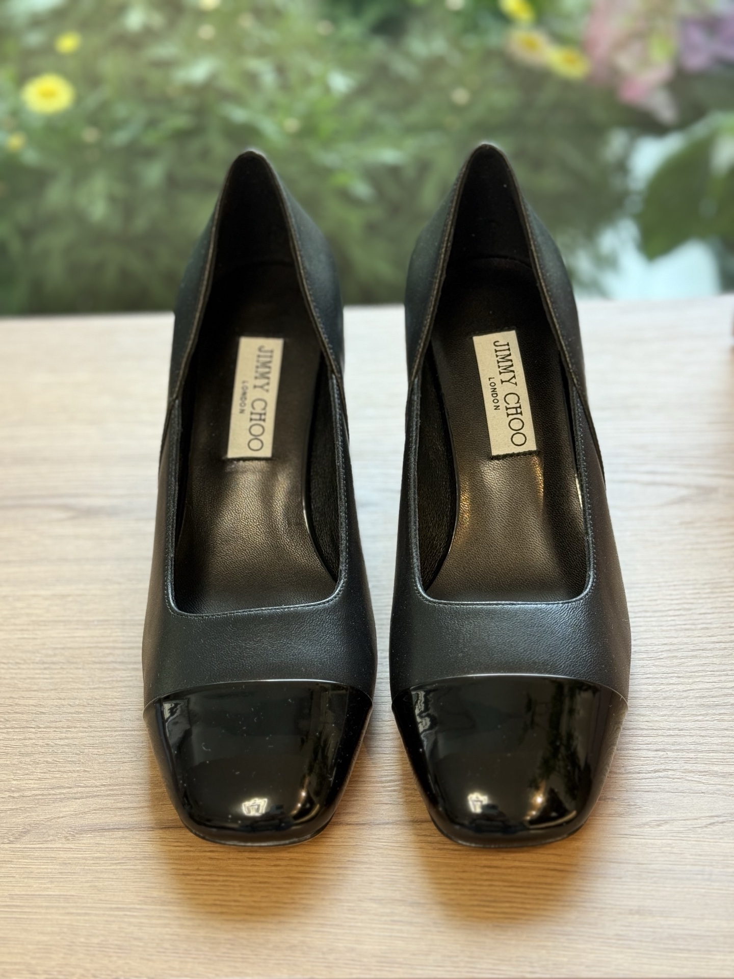 NO:679403,Top quality jimmychoo ss25 new arrival～ Jimmy Choo｜New high-heeled shoes for early autumn JC’s square-toe high-heeled shoes are really beautiful～Both sexy and high-footed～Full of high-end elegance. Material imported calf patent leather, lining lambskin, genuine leather outsole imported from Italy, heel height 6.5cm, Size35-39 (34 40 41 customized, non-returnable), single shoes Mary Jane, jimmy choo, jimmy  choo,mary jane,high heels,sheepskin,Leather soles19860909顶级品质 jimmychoo ss25 new arrival～ 吉米周｜早秋新款高跟鞋 JC这款方头高跟鞋真的太美了～ 兼具性感与脚翘～尽显高级优雅气质 面料进口小牛漆皮 内里垫脚小羊皮 意大利进口真皮大底 跟高6.5cm Size35-39（34 40 41定制不退换）,单鞋玛丽珍,jimmy choo,jimmy choo,mary jane,high heels,sheepskin,Leather soles,Women's Shoes