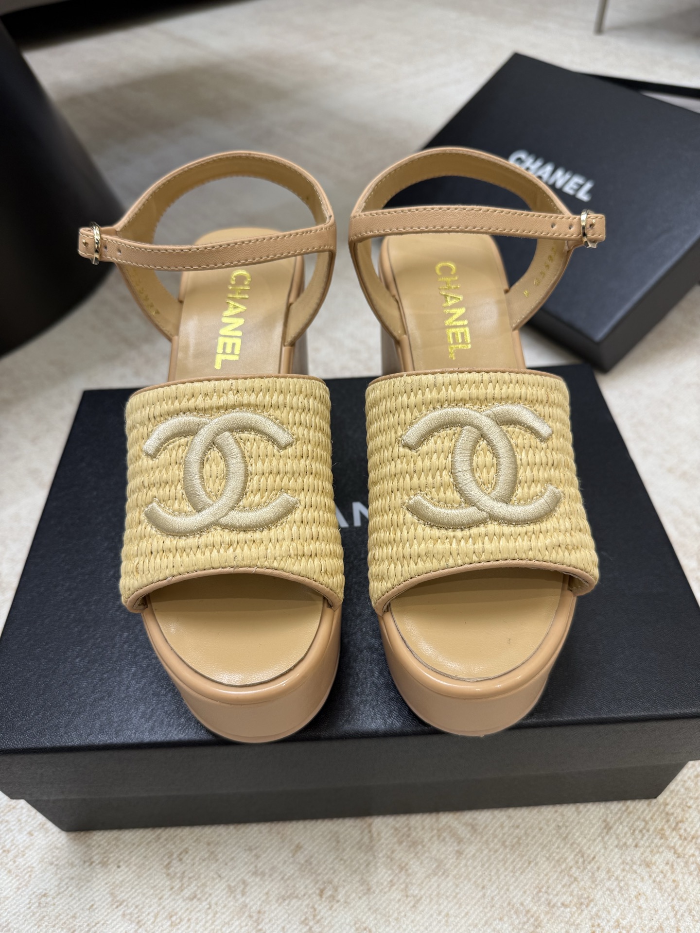 샤넬 CC로고 램스킨 샌들 OG 레플리카 42309