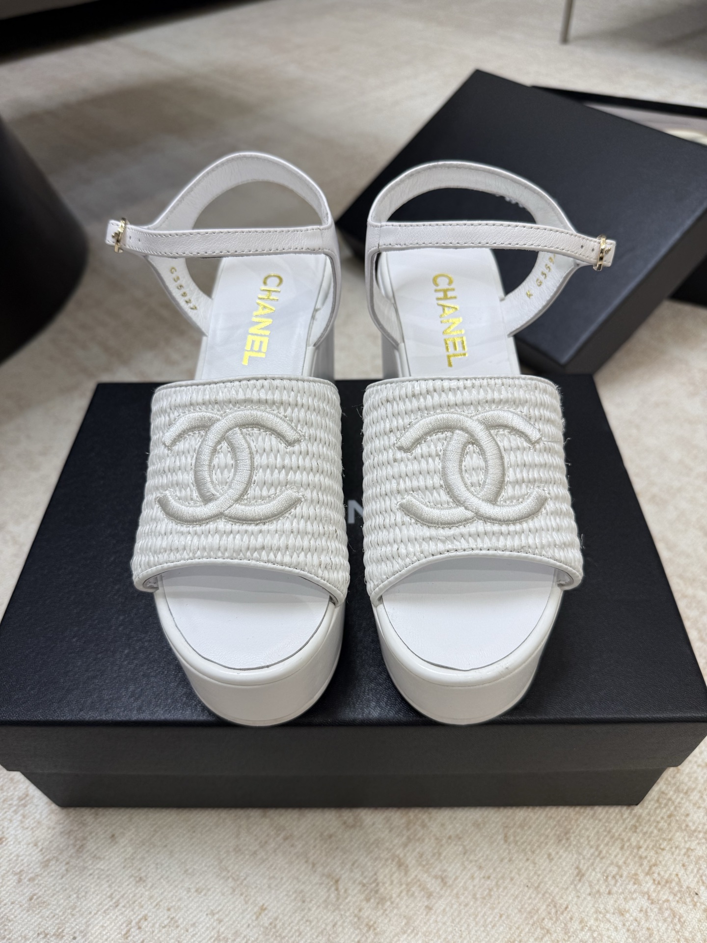 샤넬 CC로고 램스킨 샌들 OG 레플리카 42308