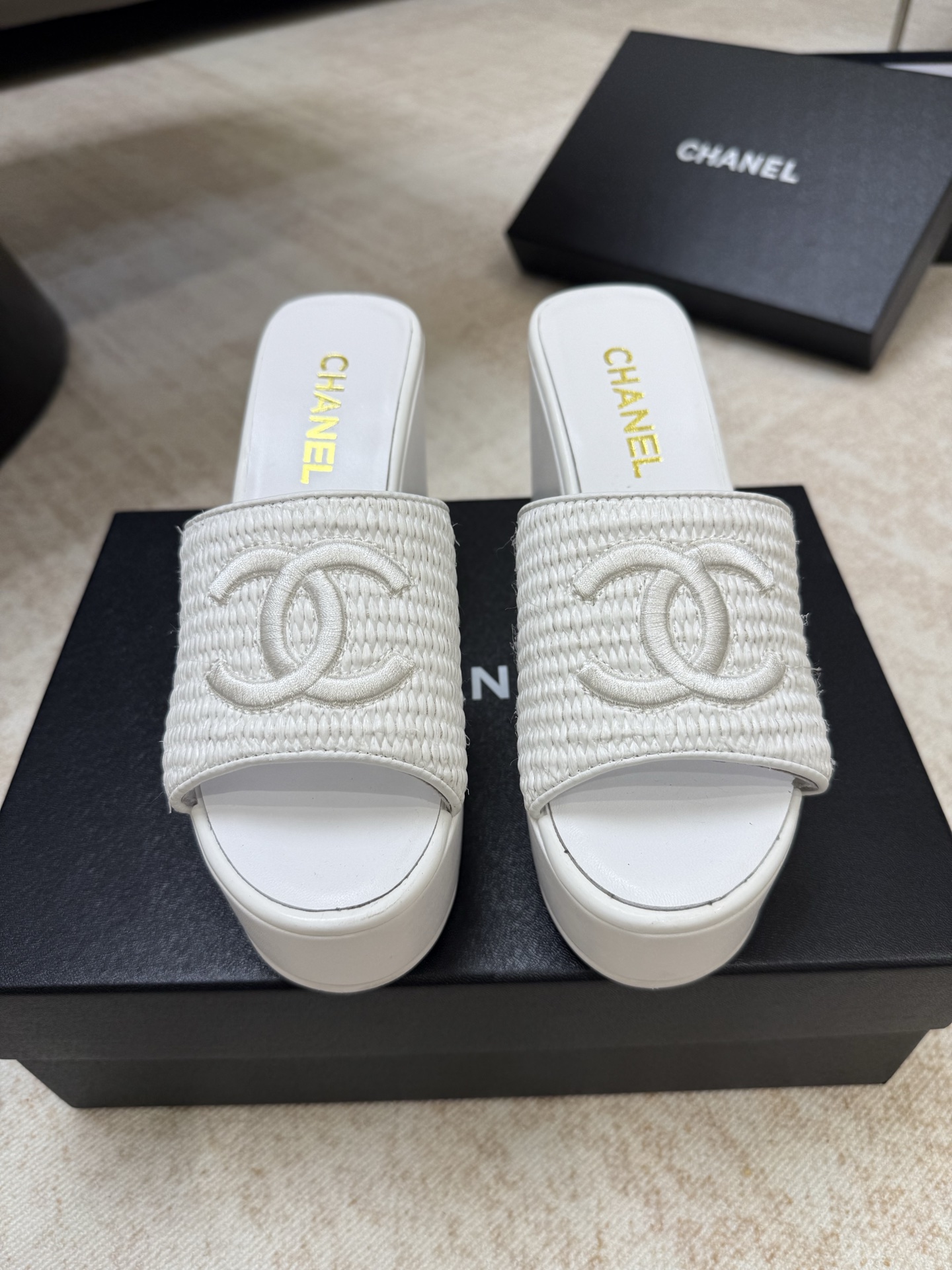 샤넬 CC로고 램스킨 샌들 OG 레플리카 42305