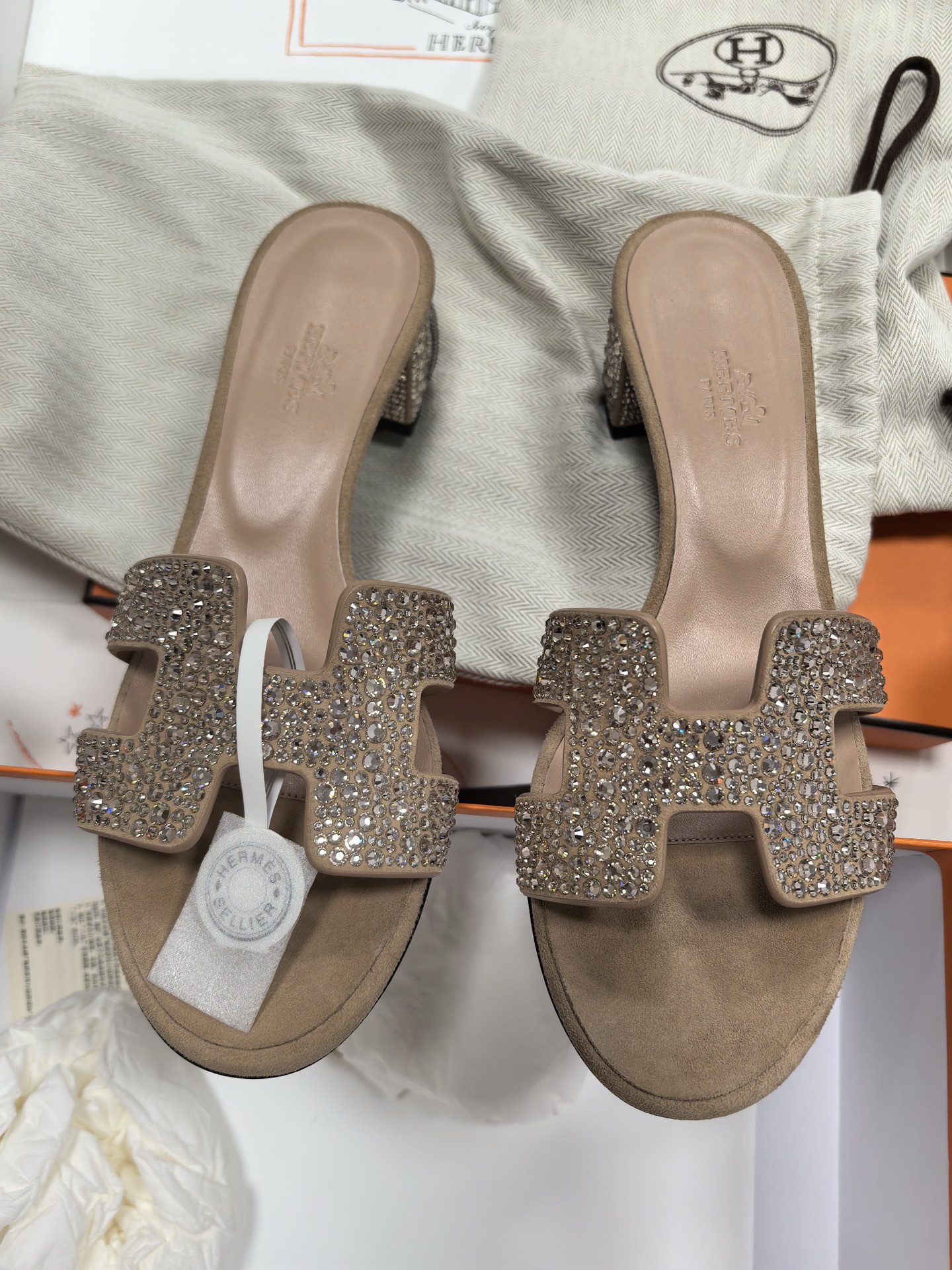 NO:888790,Purchased | Hermes' latest hot diamond thick heel H sandals~ Obtained real-life invoice transaction records!  Under development... We will soon be able to present high-quality products to you, slippers, hermes, slippers19860909购入 | hermes最新烫钻粗跟H凉拖鞋～ 到手实拍发票交易记录！开发中… 很快就可以呈现出高品质大货给你们啦,拖鞋,hermes,slippers,Women's Shoes