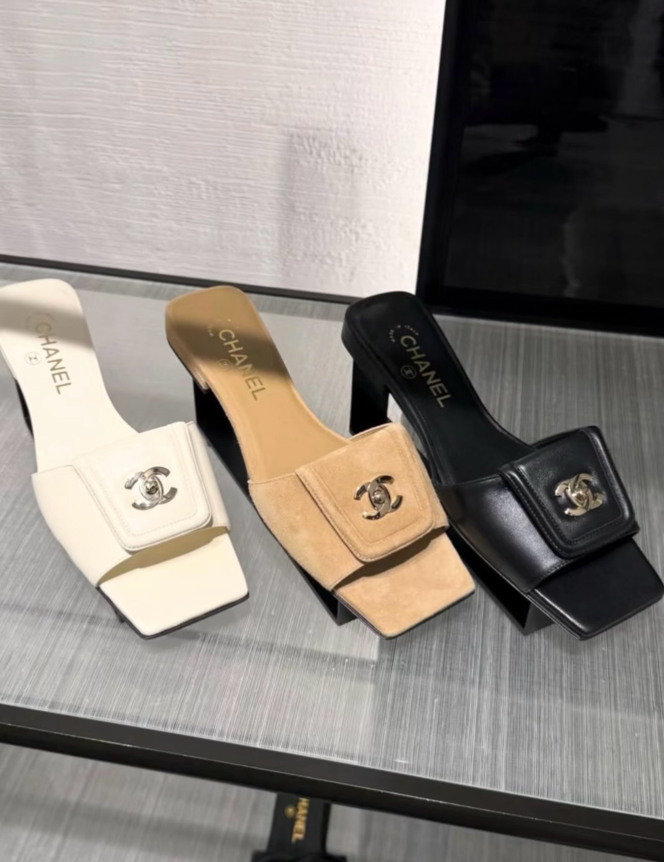 NO:819360,CHANEL new products｜School bag buckle flat slippers, slippers, chanel, slippers19860909CHANEL新品｜书包扣平底拖,拖鞋,chanel,slippers,Women's Shoes