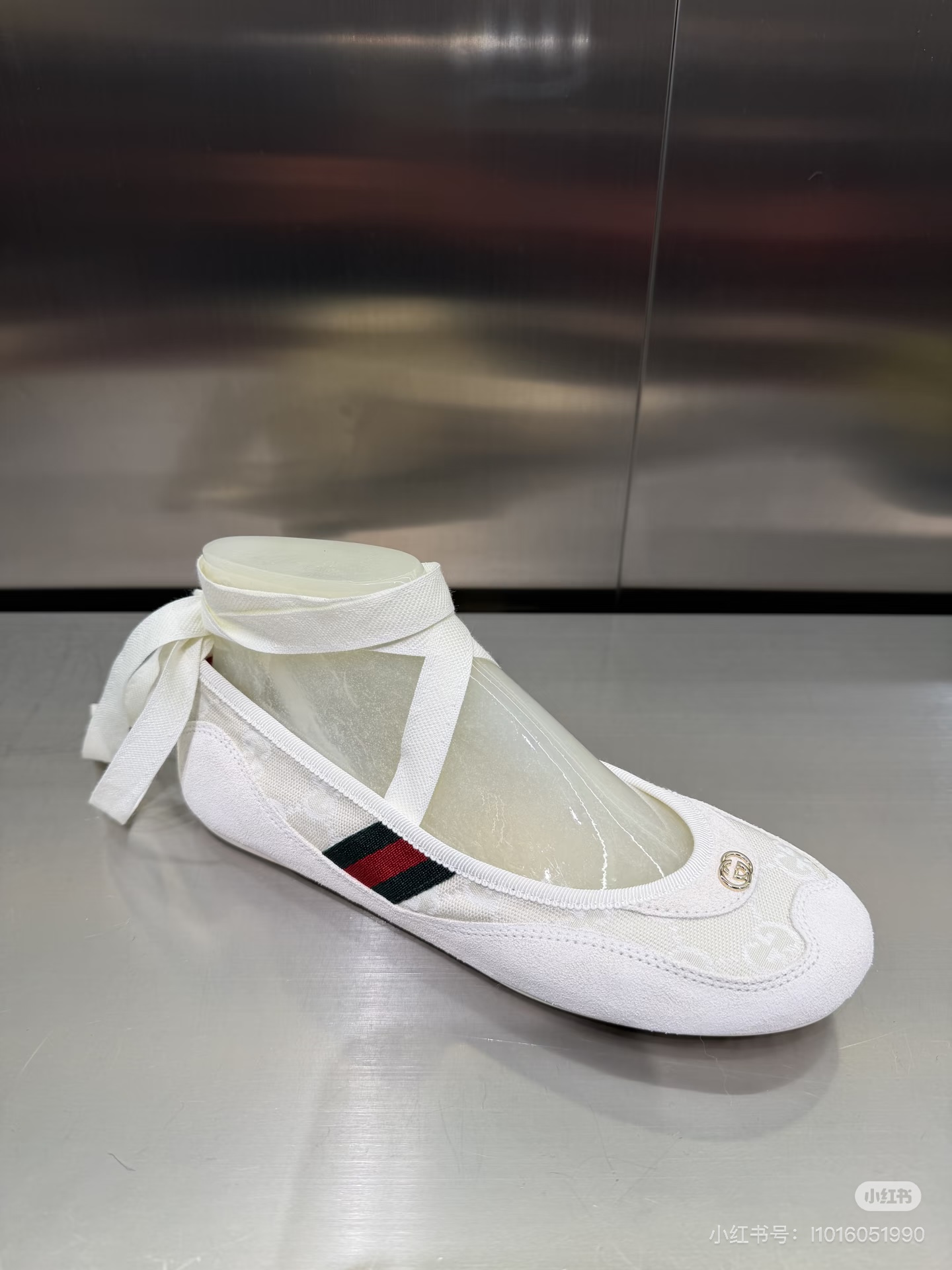 NO:819324,New Gucci Products | Ballet Shoes This pair of Gucci strappy flats captures this year's most popular ballet style!  She really understands girls’ hearts so well, ballet shoes, gucci, flats19860909Gucci新品｜芭蕾舞鞋 这双Gucci绑带平底鞋直接把今年最火的 芭蕾风拿捏住了！真的太懂少女心了,芭蕾舞鞋,gucci,flats,Women's Shoes