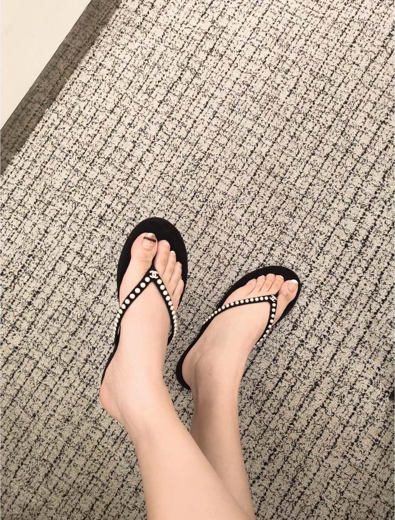 NO:882183,Pearls are so beautiful on your feet. Flip-flops can also look so refined, and split-toed shoes19860909珍珠拖上脚太美啦 人字拖也能穿出这么的精致感,分趾鞋,Women's Shoes