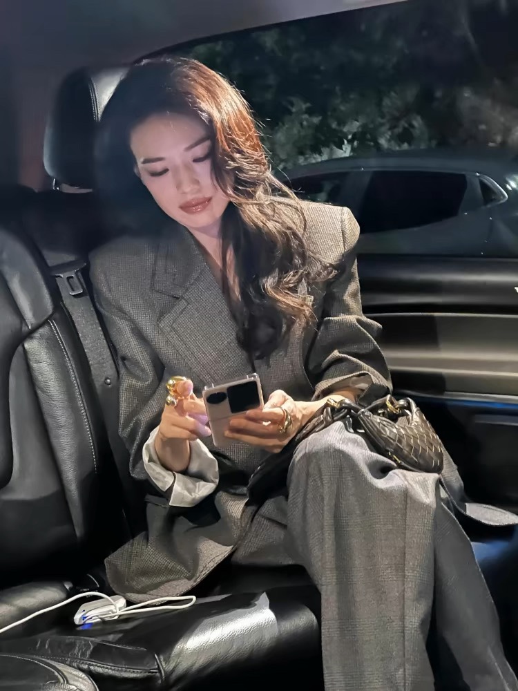“High-End Female Suit with BV Packaging and Wool Coat in Various Sizes” - 图片 5