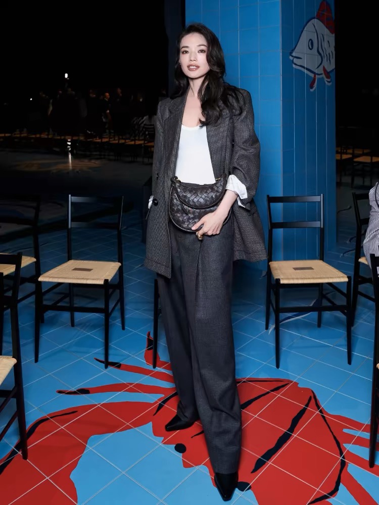 “High-End Female Suit with BV Packaging and Wool Coat in Various Sizes” - 图片 2