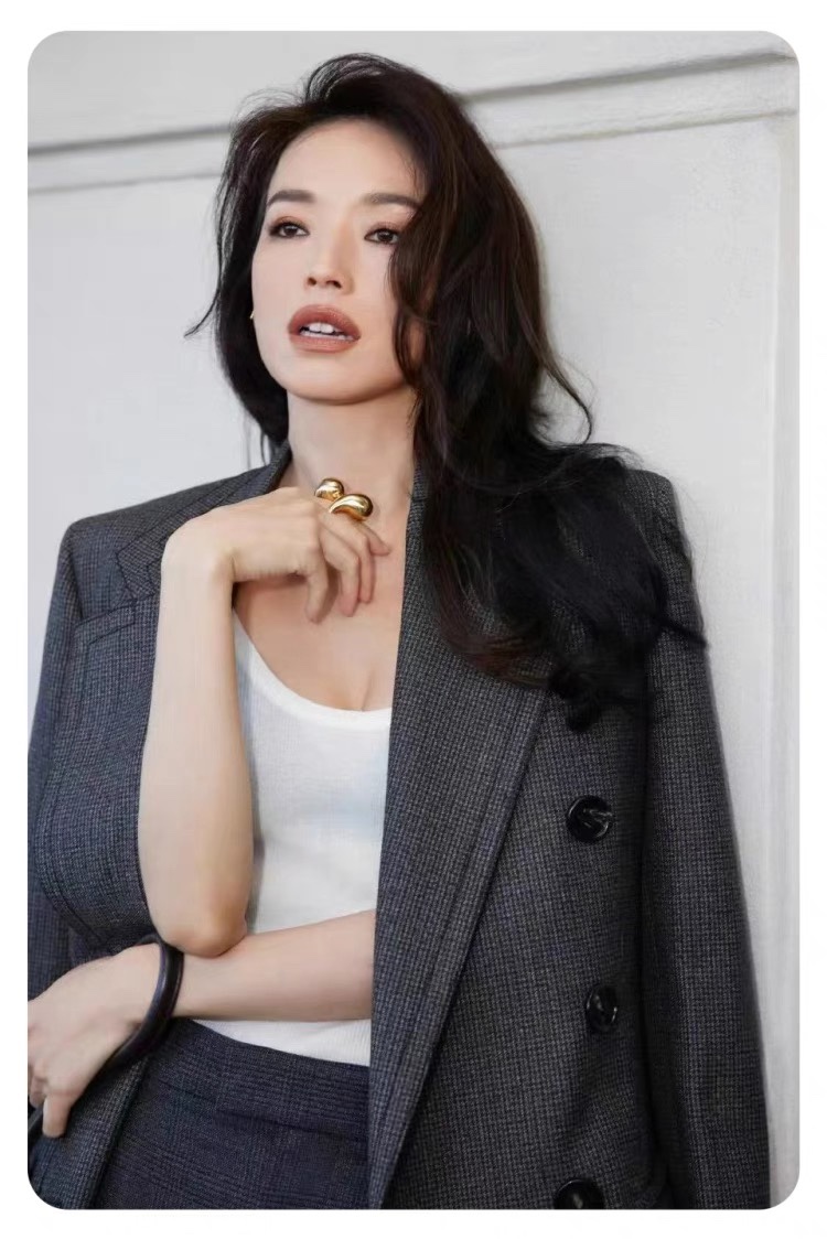 “High-End Female Suit with BV Packaging and Wool Coat in Various Sizes” - 图片 4