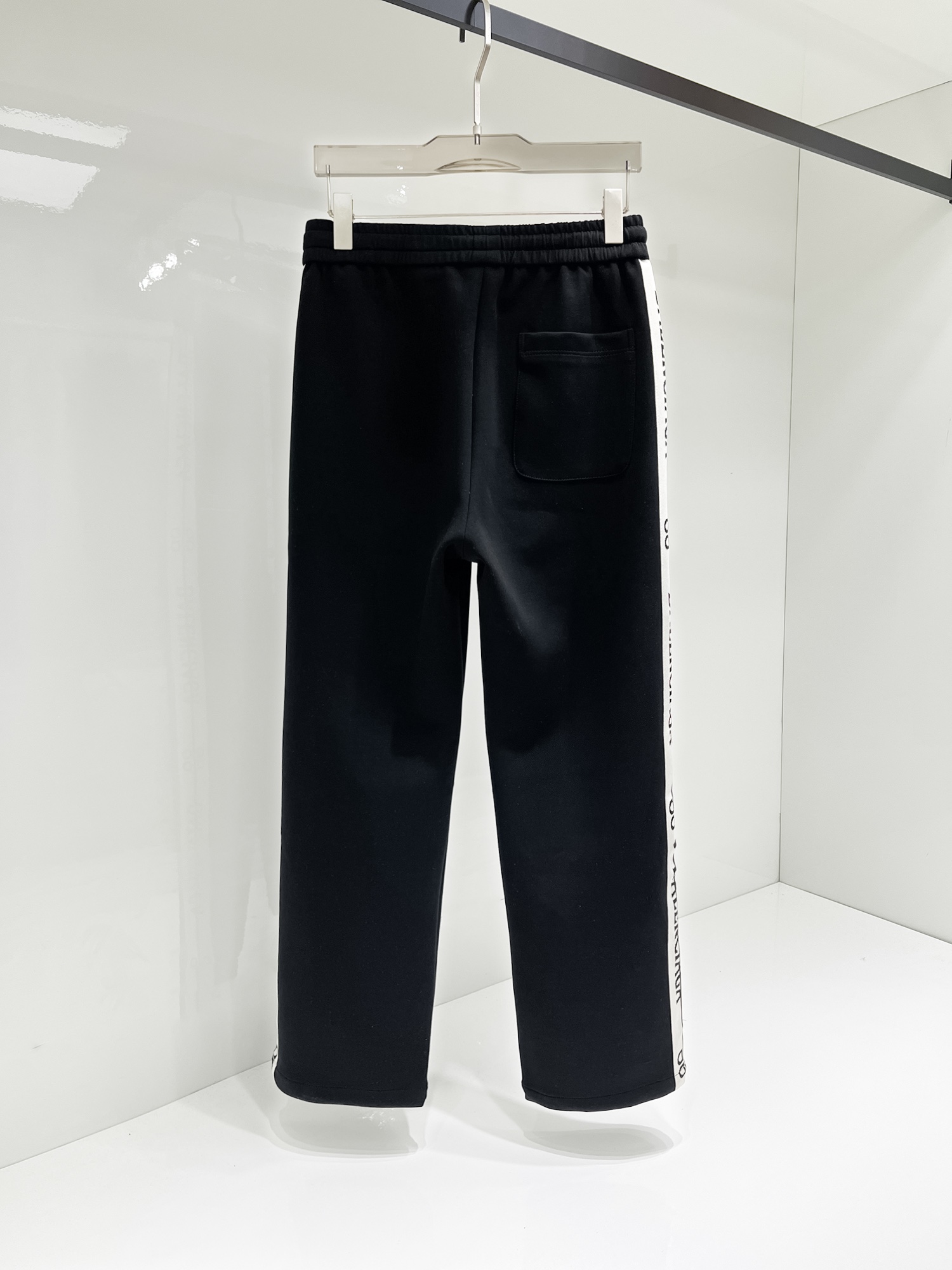 Paris Family Introduces 2025 Spring/Summer Leisure Pants: Custom Fabrics, Great Comfort, Perfect Fit. - 图片 2