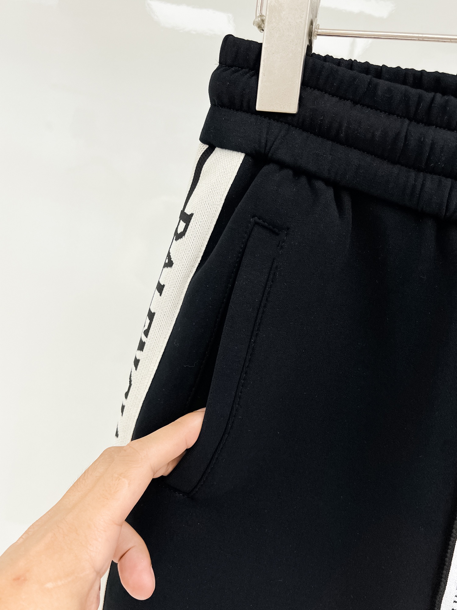 Paris Family Introduces 2025 Spring/Summer Leisure Pants: Custom Fabrics, Great Comfort, Perfect Fit. - 图片 5