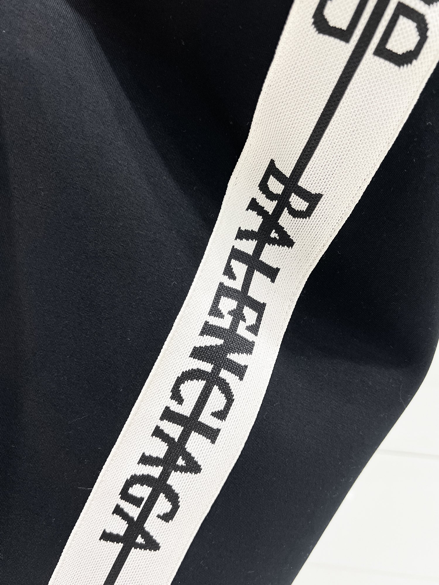 Paris Family Introduces 2025 Spring/Summer Leisure Pants: Custom Fabrics, Great Comfort, Perfect Fit. - 图片 8