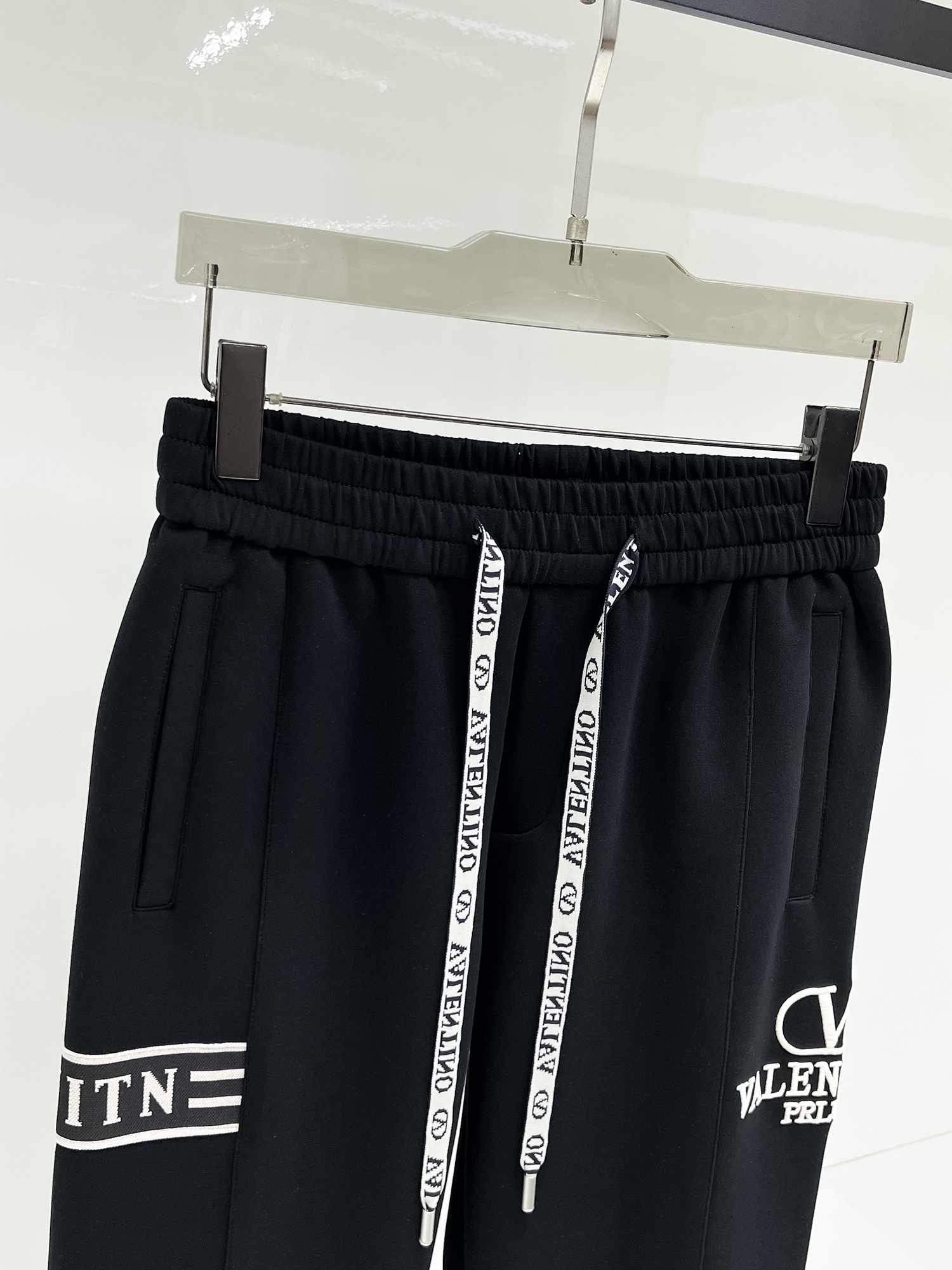 Valentino 2025 Spring & Summer New Leisure Pants: Top Product with Custom Fabrics - 图片 4