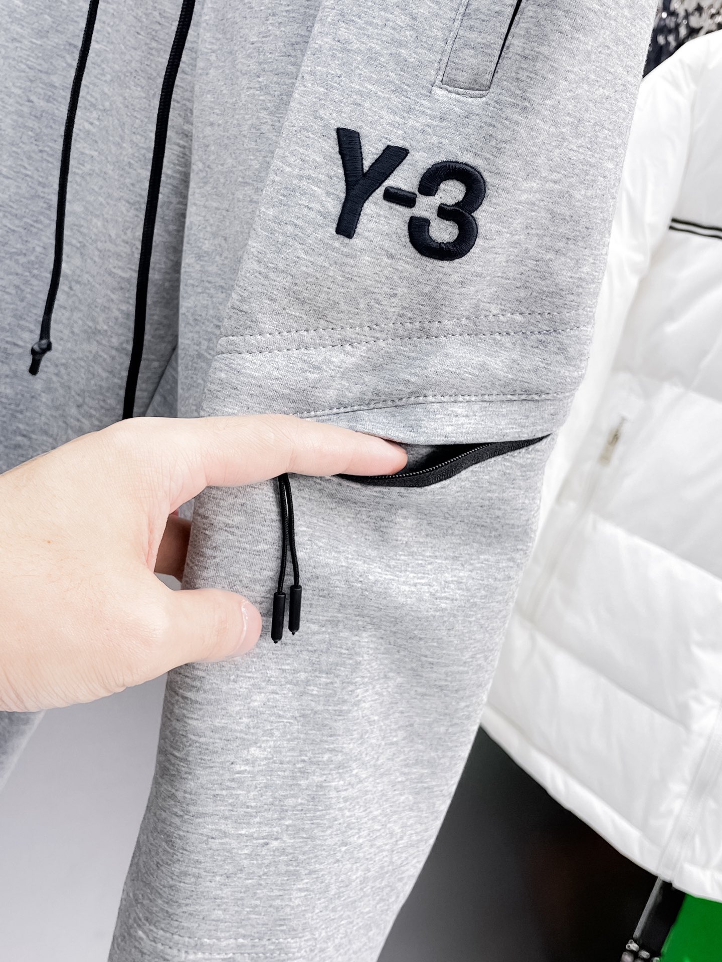 Y-3顶级货品2024秋冬新款休闲裤！官网同步发售品牌经典LOGO休闲裤定制面料舒适度极好手触感强烈辨识