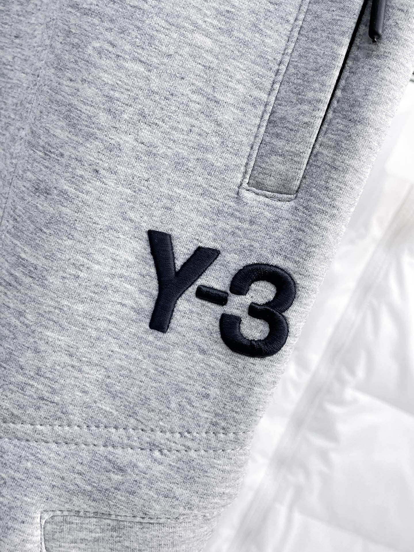 Y-3顶级货品2024秋冬新款休闲裤！官网同步发售品牌经典LOGO休闲裤定制面料舒适度极好手触感强烈辨识