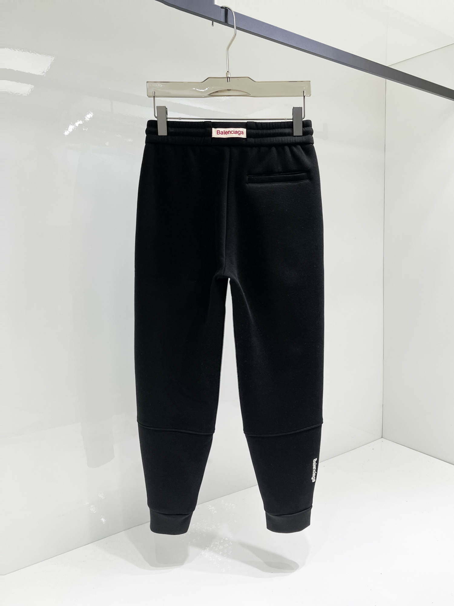 Paris Family Launches Top 2025 Leisure Pants with Custom Fabrics and Comforts - 图片 2