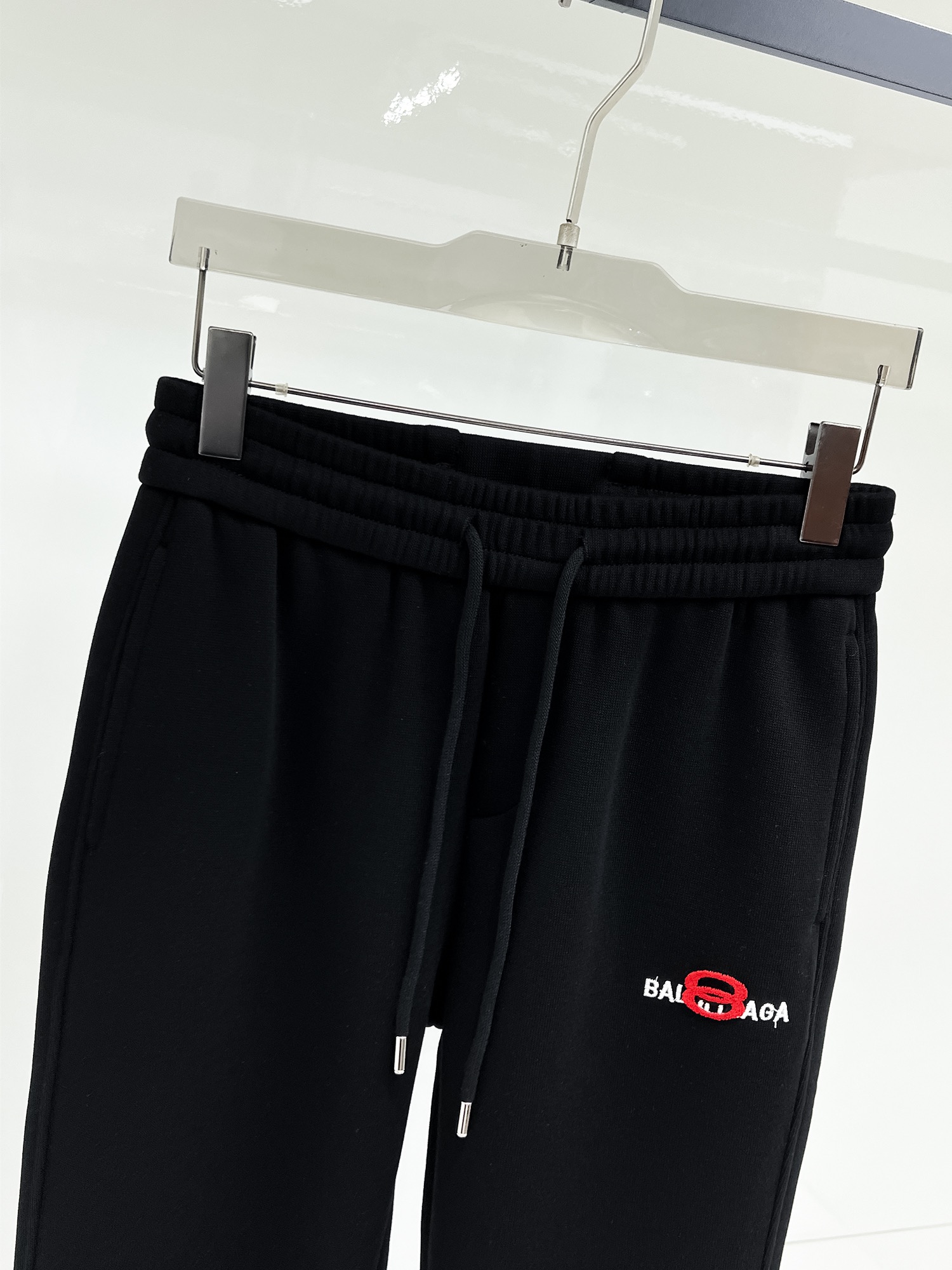 Paris Family Launches Top 2025 Leisure Pants with Custom Fabrics and Comforts - 图片 3