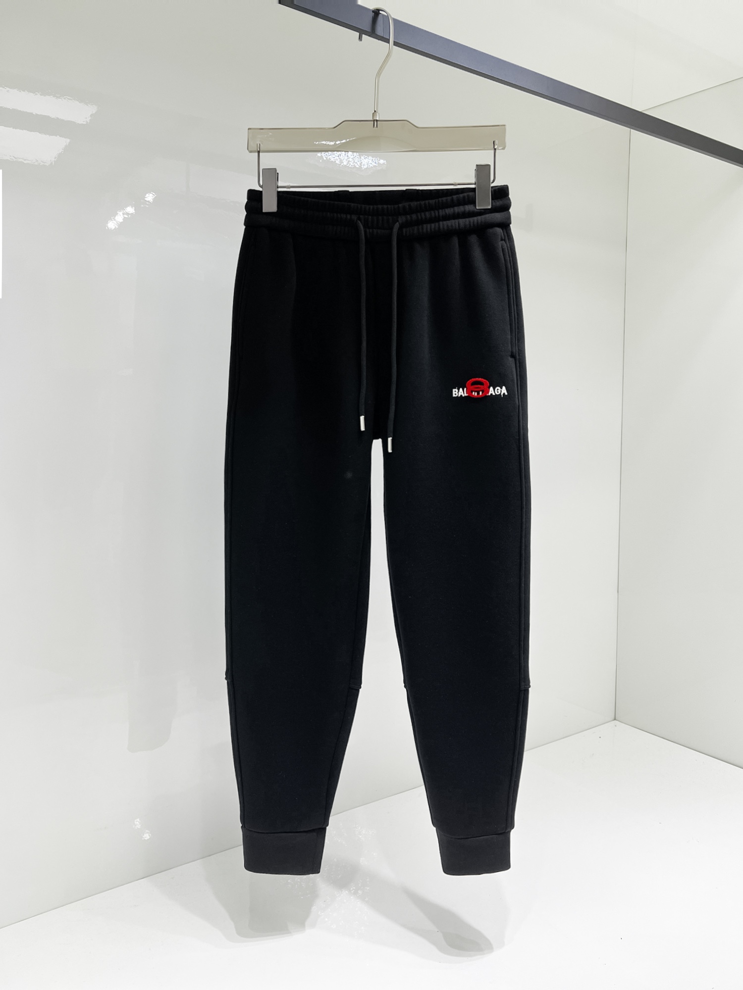 Paris Family Launches Top 2025 Leisure Pants with Custom Fabrics and Comforts - 图片 1