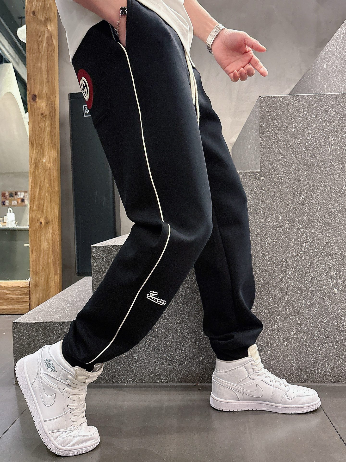 “2025 Spring & Summer GUCCI P600 Leisure Pants: Top Product with Classic Logo & Custom Fabrics” - 图片 3