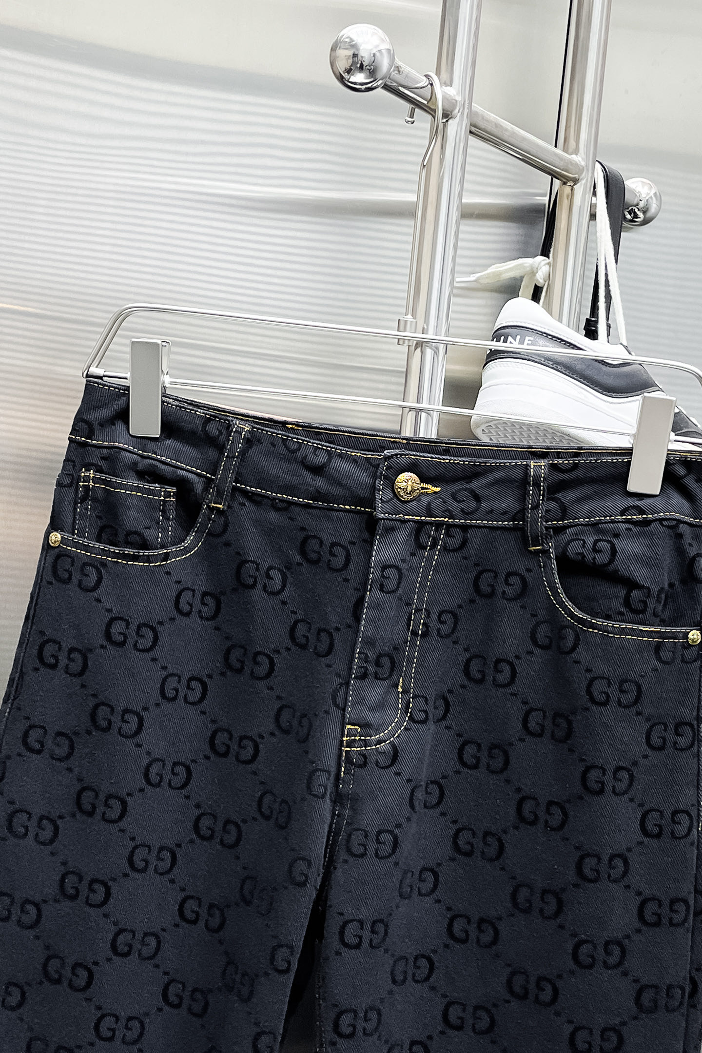 2025 New Original Re-Engineered Jeans with Classic Logo Design and Hardware - 图片 3