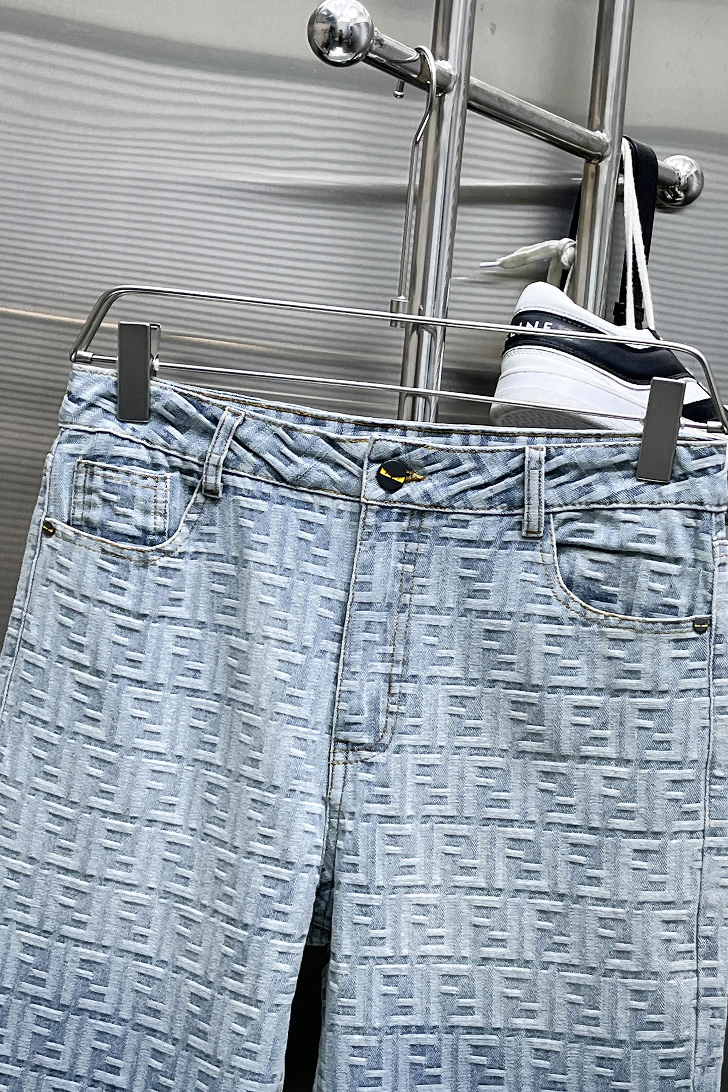 2025 New Original Jeans with Classic Logo Design and Customizable Cowboys. Sizes 30-36. - 图片 3
