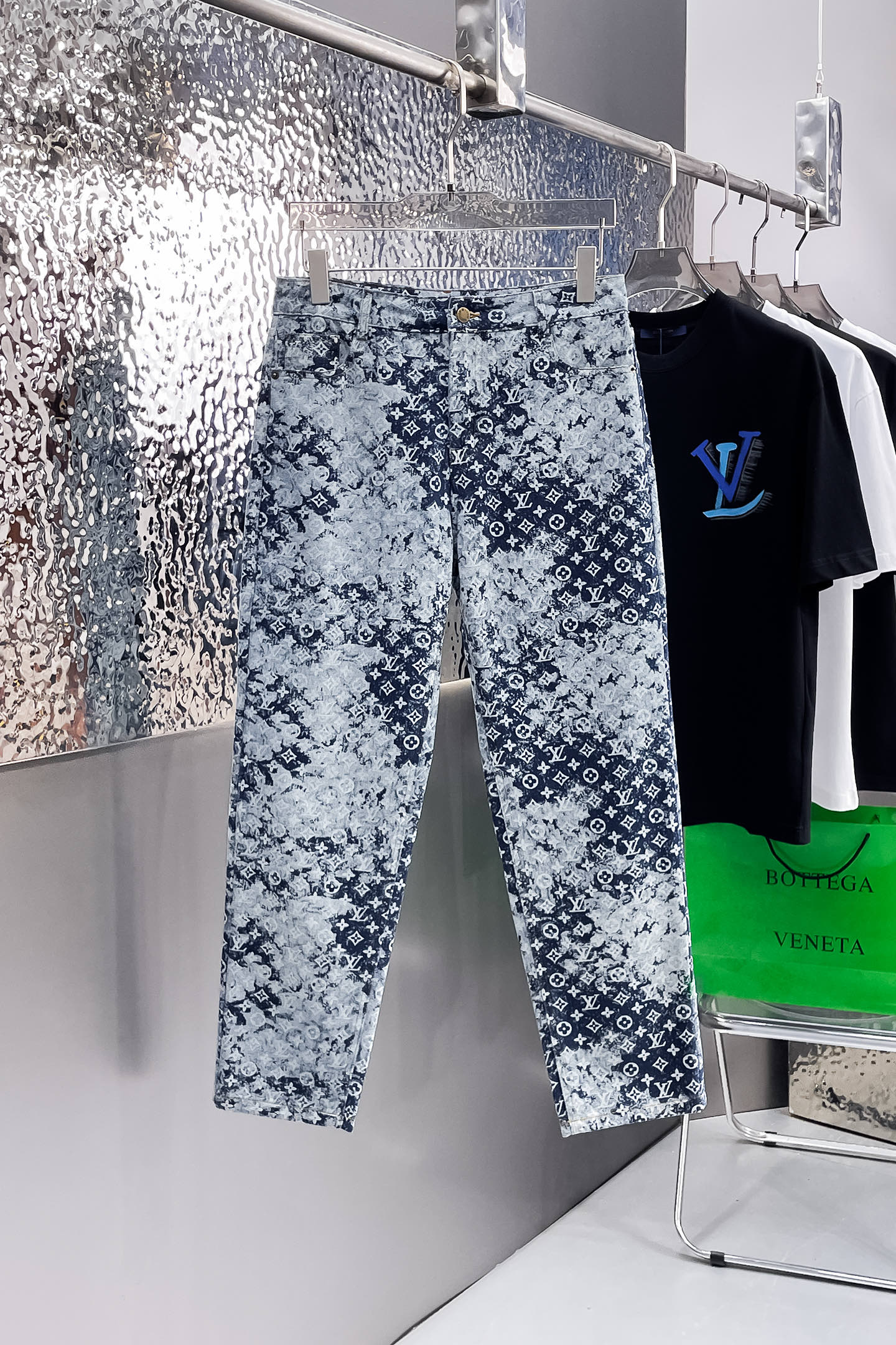 LV   🆕2025新品，原单牛仔裤 原版重工打造，品牌经典LOGO...