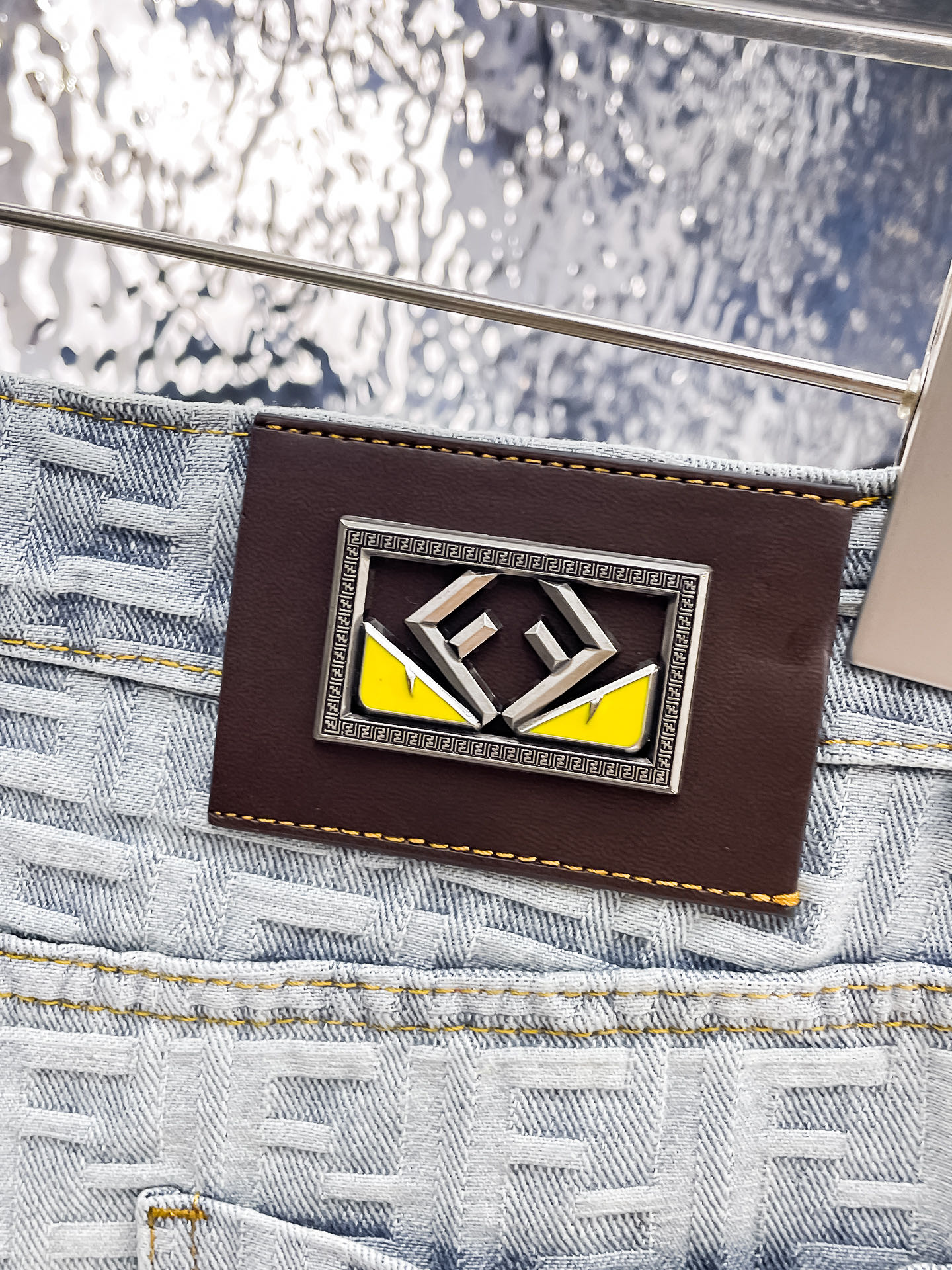 Fendi  牛仔裤服装 9