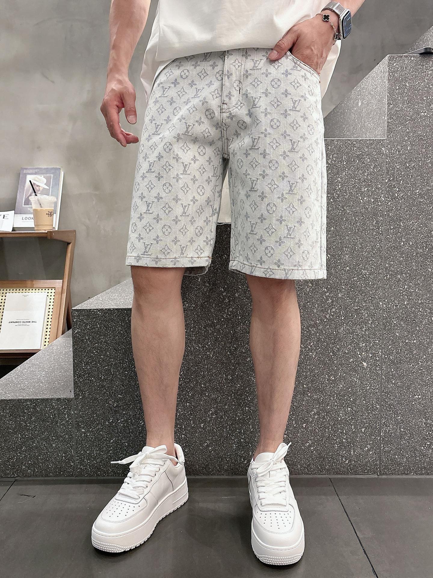 LV   🆕2025新品，原单牛仔短裤 原版重工打造，品牌经典LOG...