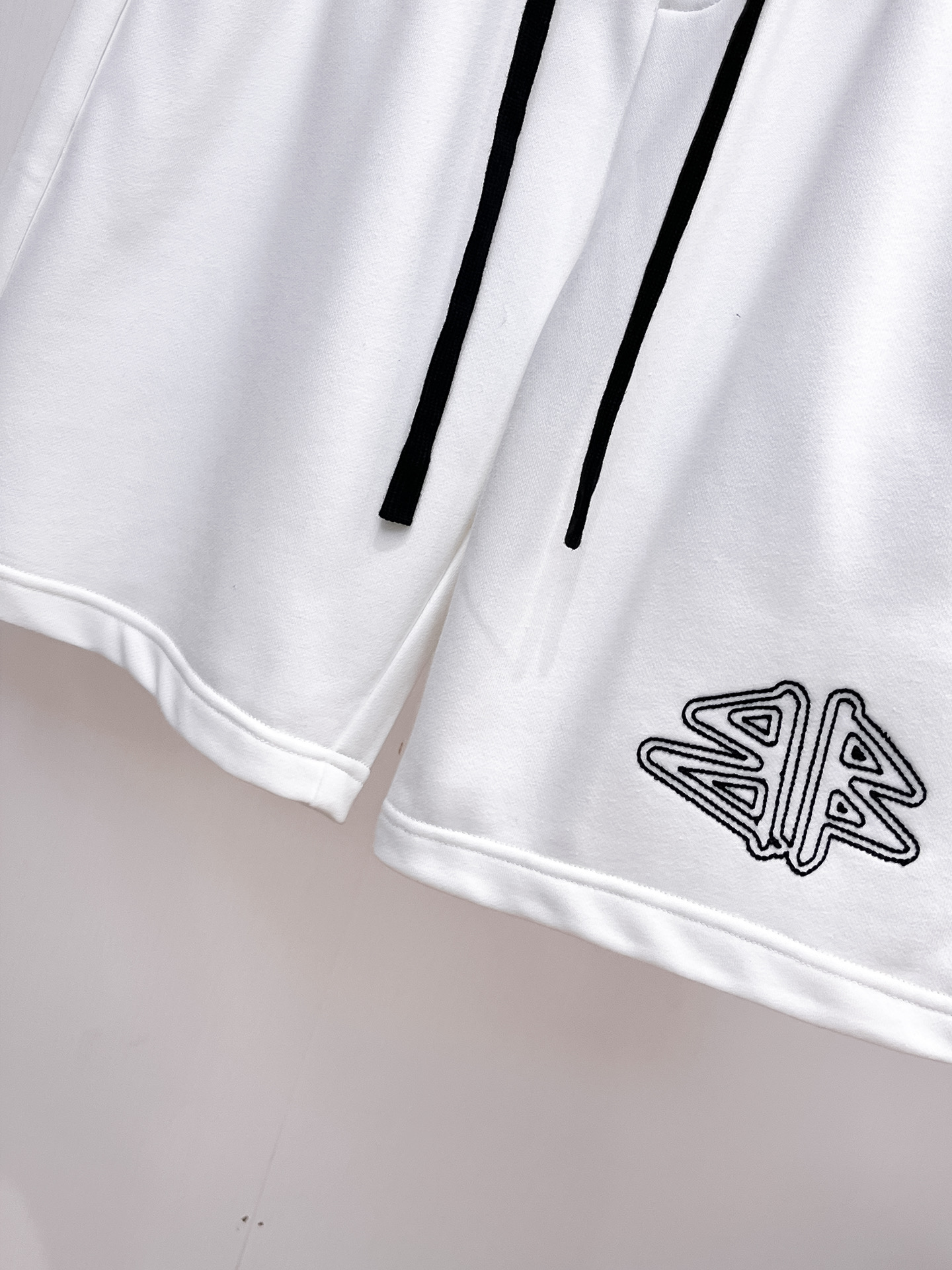 Balenciaga  休闲短裤服装 6