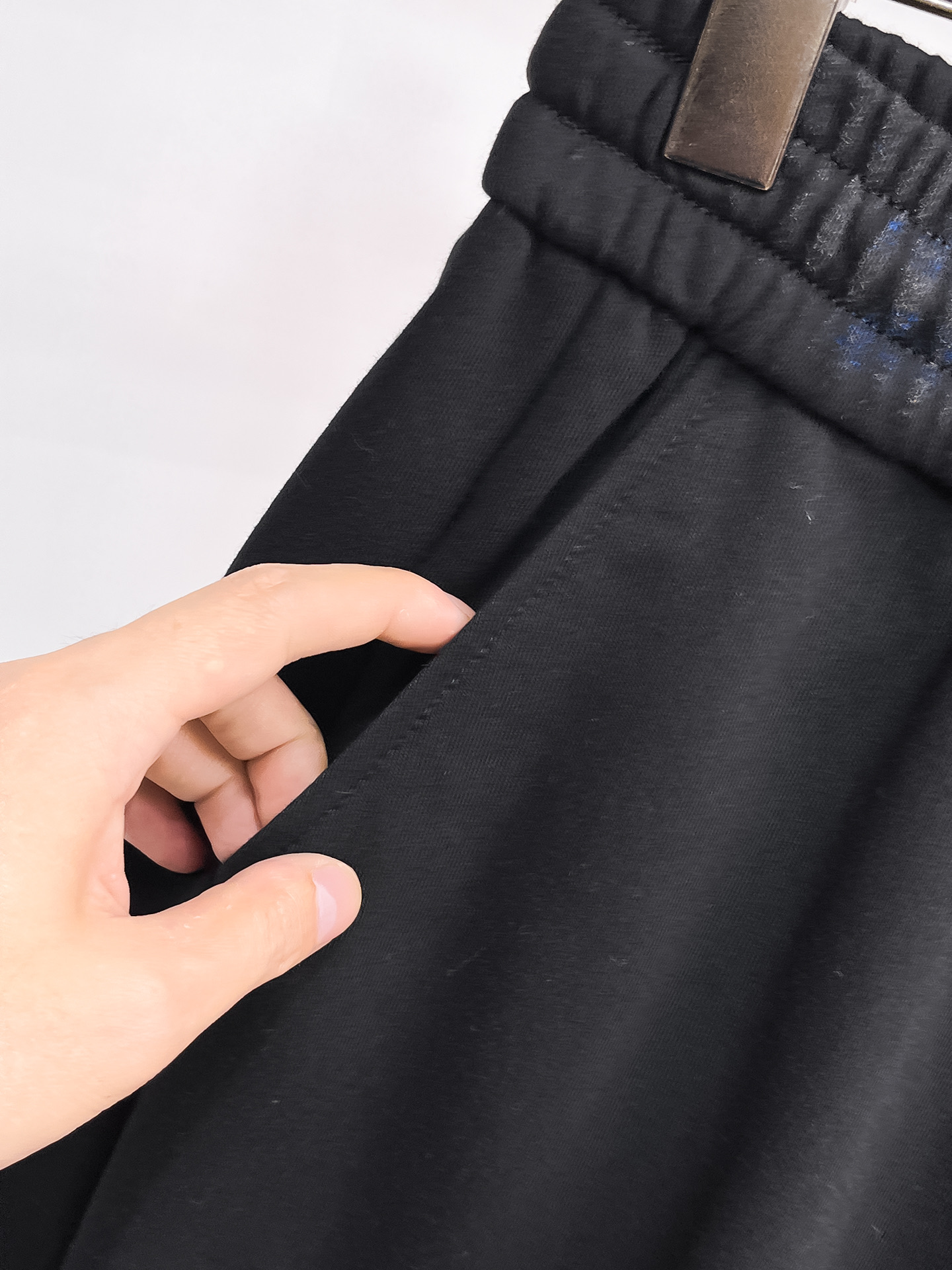 Balenciaga  休闲短裤服装 4